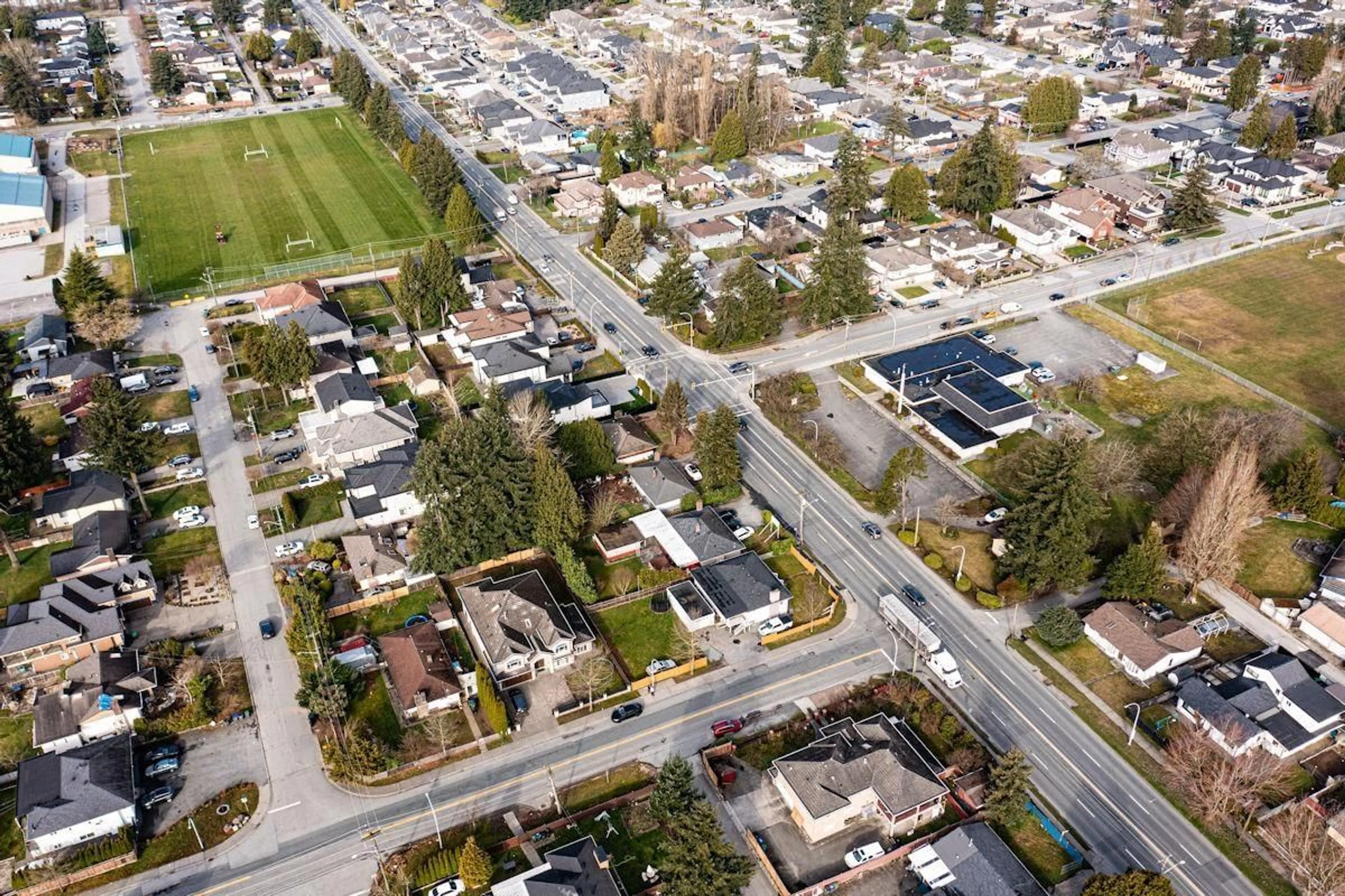 A pic from outside/outdoor area/front of a property/back of a property/a pic from drone, street for 12390 96, Surrey British Columbia V3V1W7