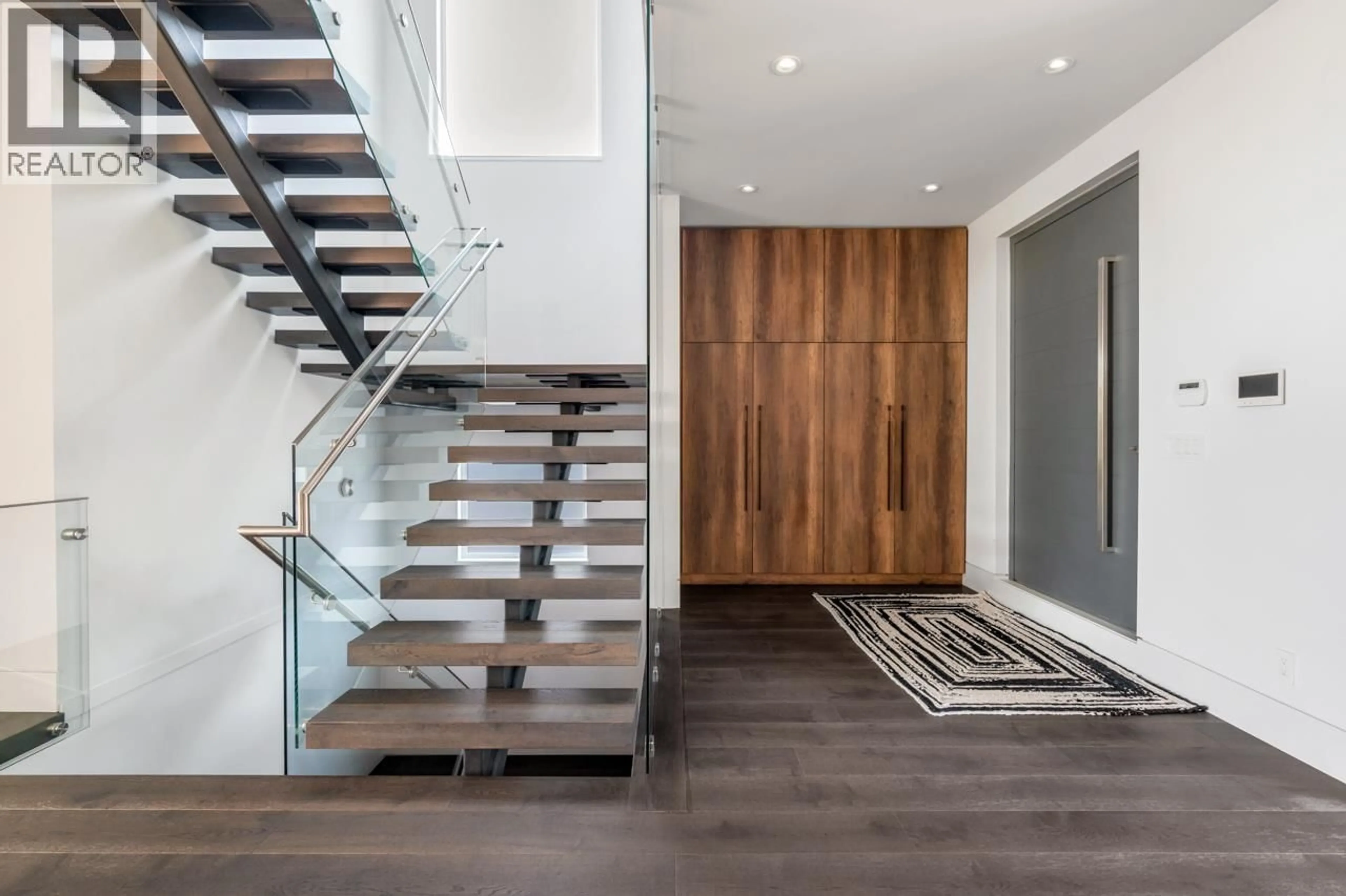 Indoor entryway for 4380 LANCELOT DRIVE, Richmond British Columbia V7C4S3