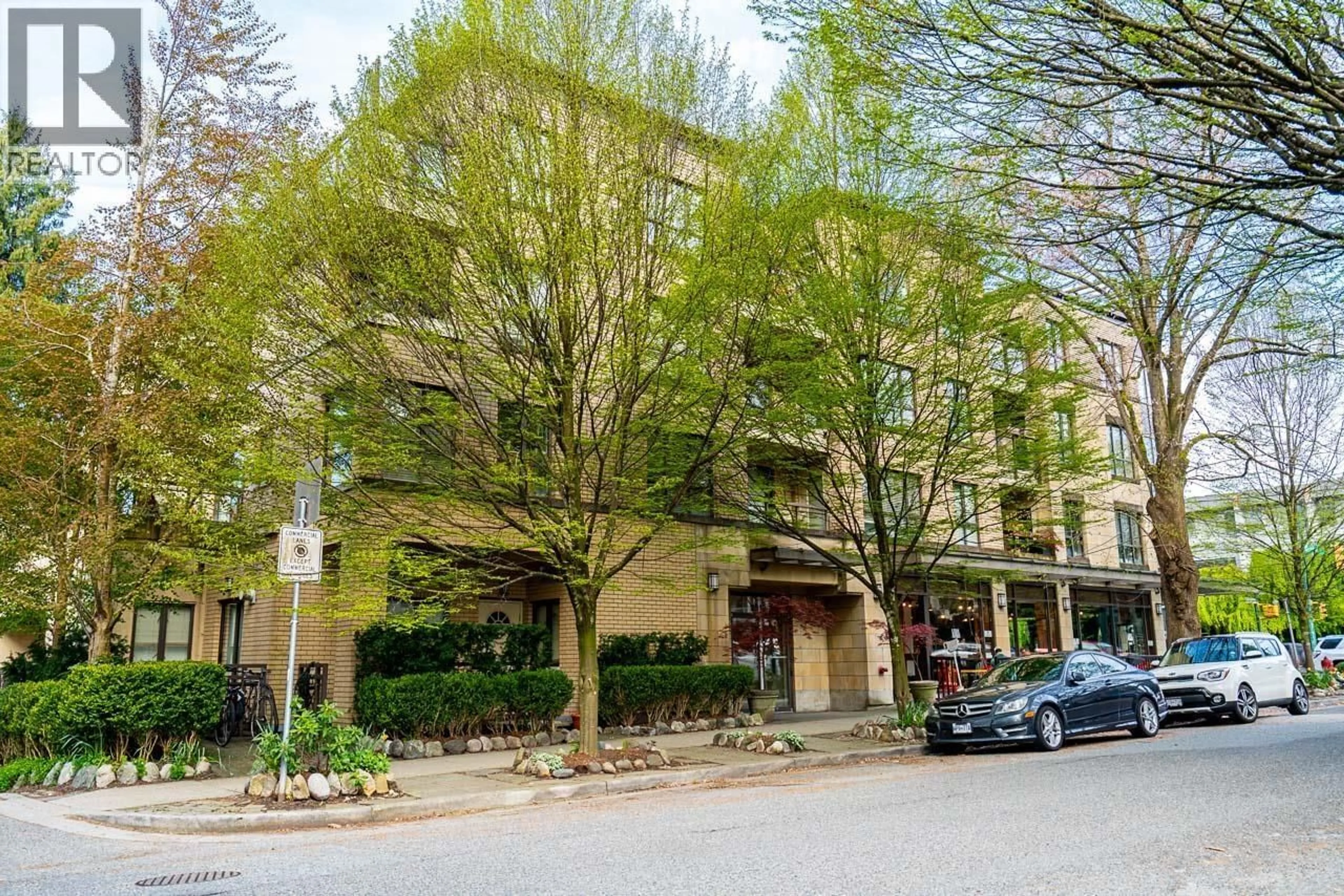 Patio, street for 301 - 2015 TRAFALGAR STREET, Vancouver British Columbia V6K1P7