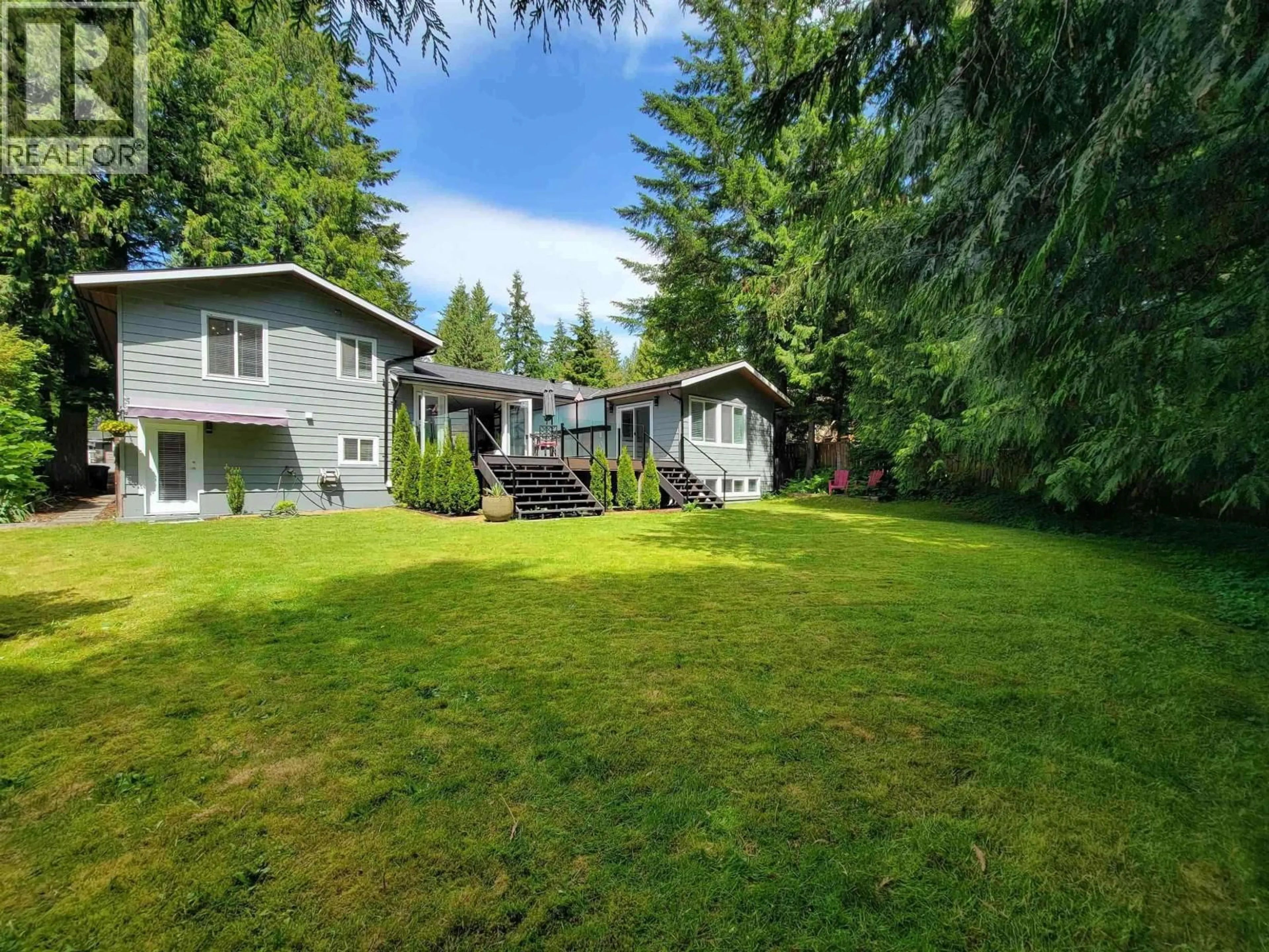 A pic from outside/outdoor area/front of a property/back of a property/a pic from drone, forest/trees view for 2568 THE BOULEVARD, Squamish British Columbia V8B0P1