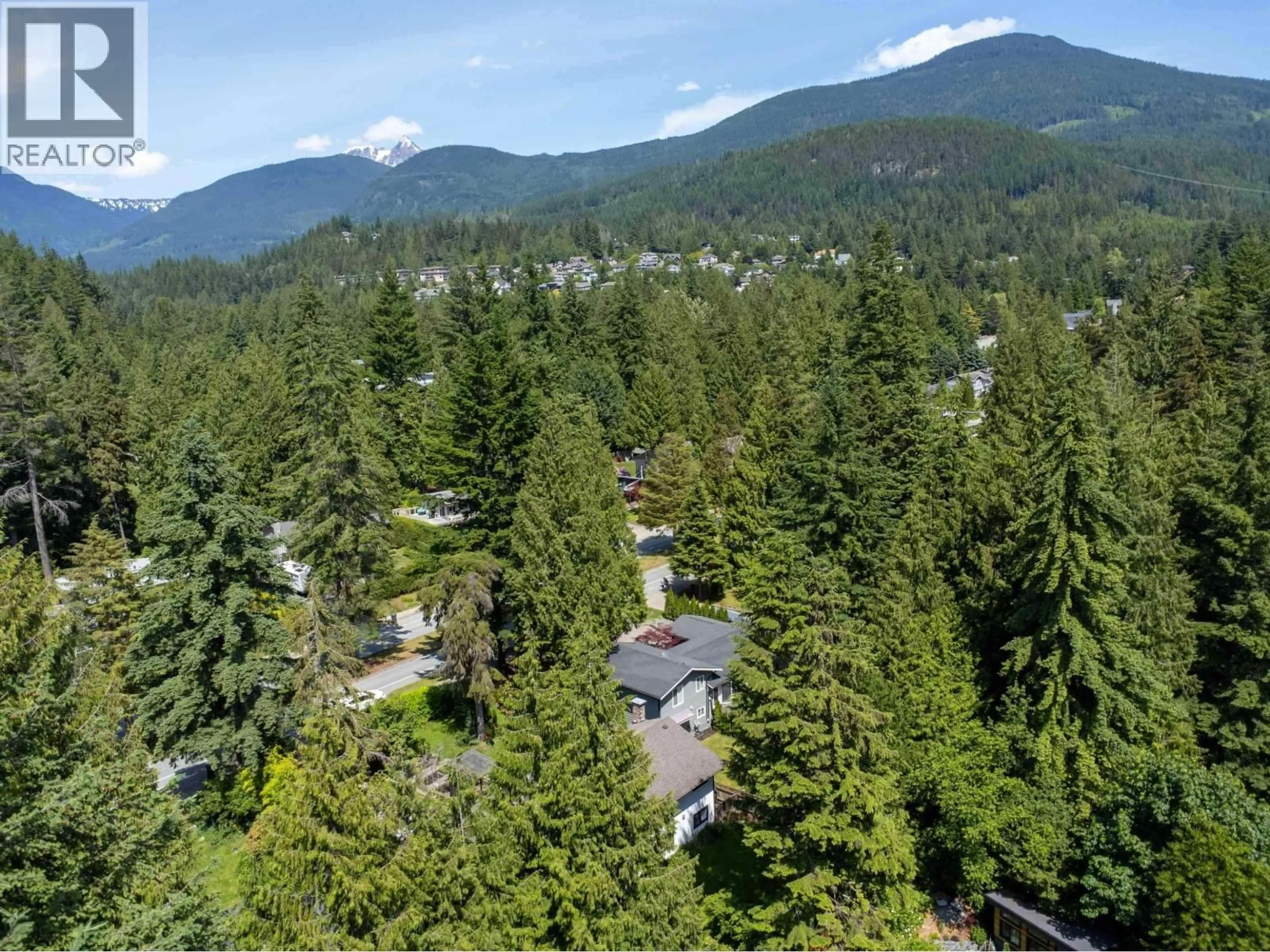 A pic from outside/outdoor area/front of a property/back of a property/a pic from drone, forest/trees view for 2568 THE BOULEVARD, Squamish British Columbia V8B0P1