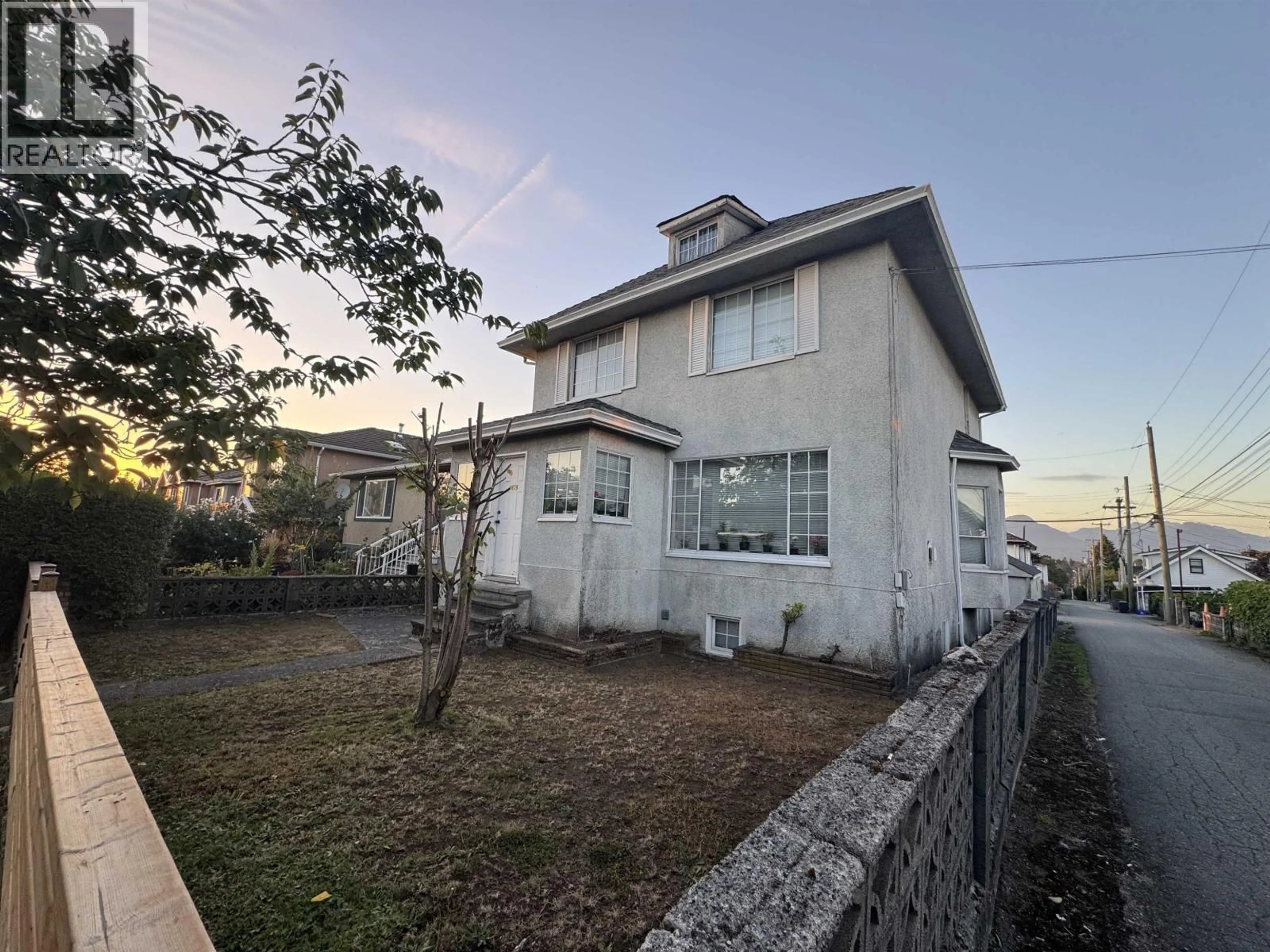 A pic from outside/outdoor area/front of a property/back of a property/a pic from drone, building for 2679 22ND AVENUE, Vancouver British Columbia V5M2X6