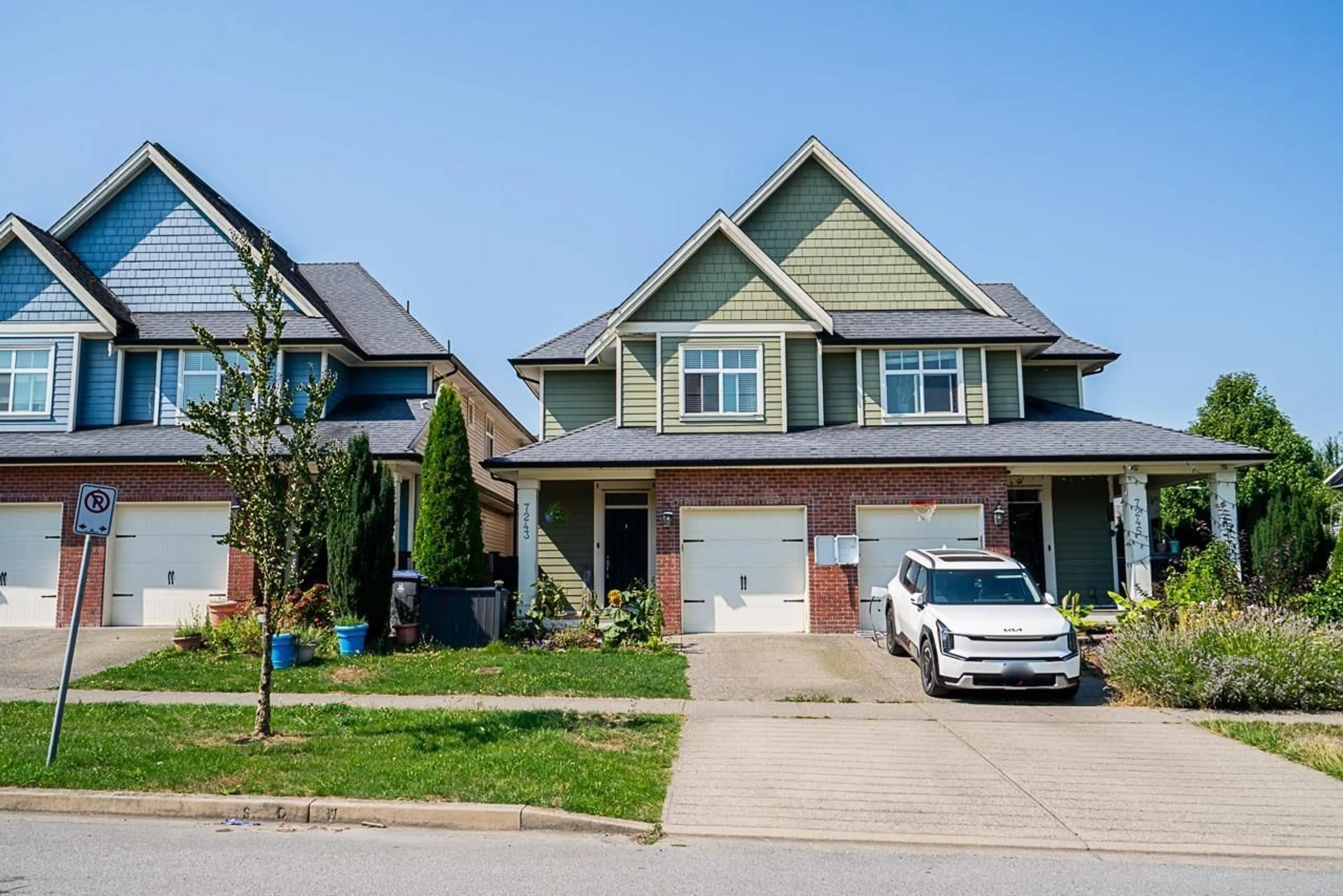 Home with brick exterior material, street for 7243 190, Surrey British Columbia V4N6E6