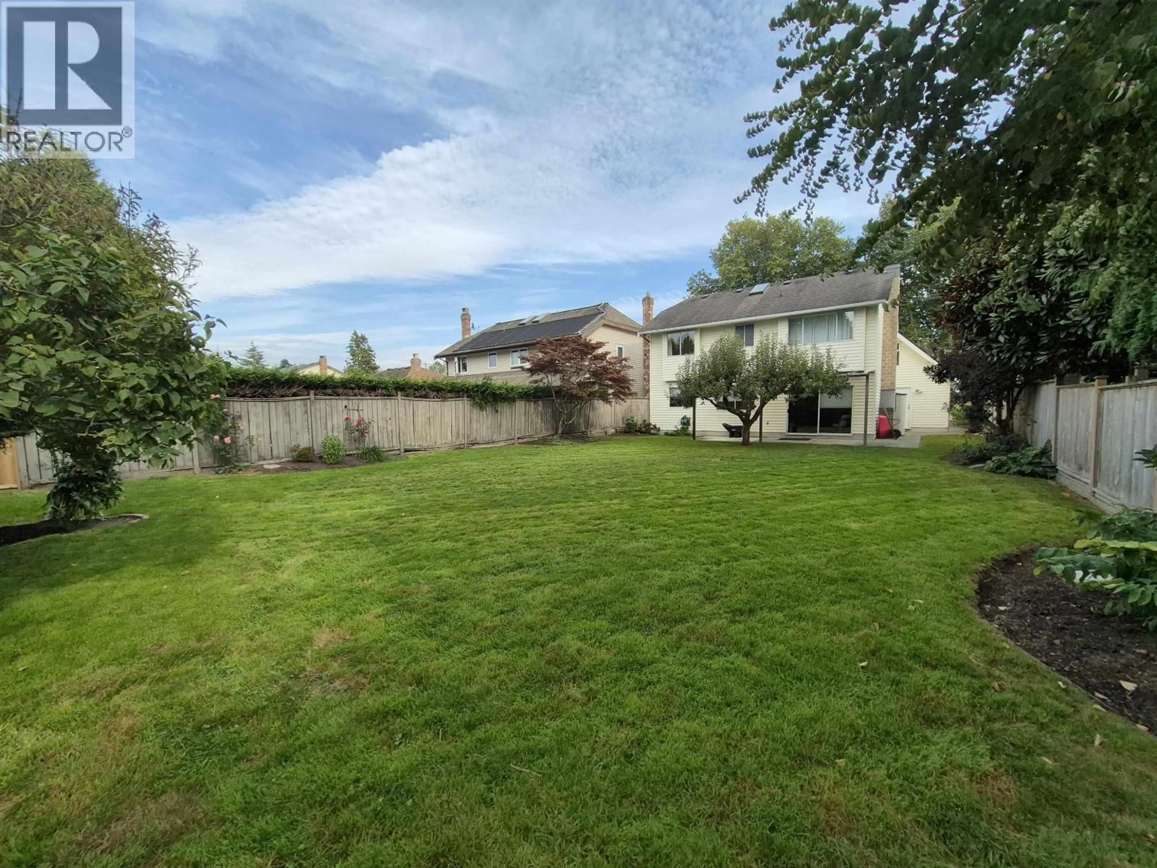 A pic from outside/outdoor area/front of a property/back of a property/a pic from drone, street for 5319 WESTMINSTER AVENUE, Delta British Columbia V4K2J4