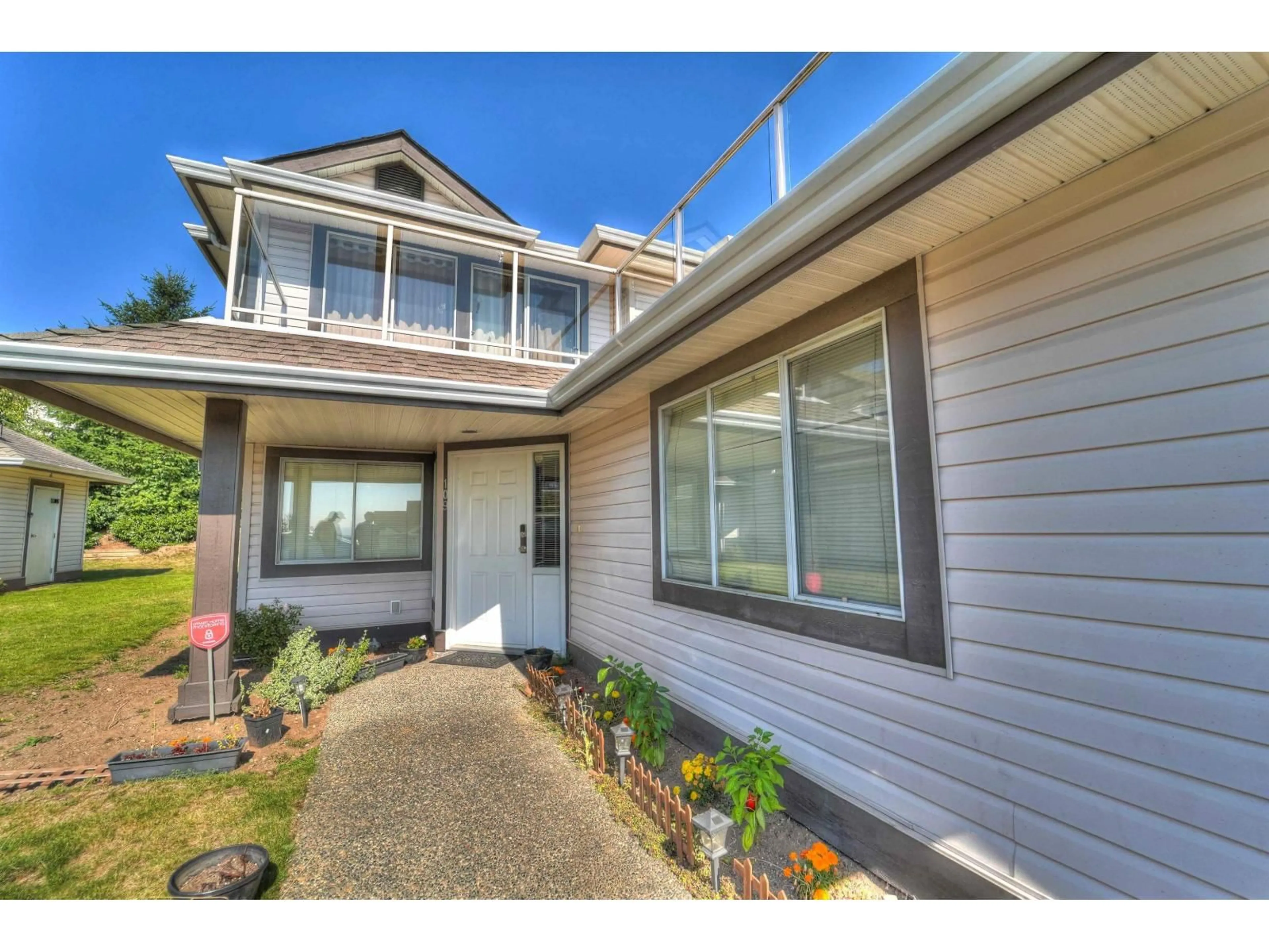 Home with vinyl exterior material, street for 109 - 3080 TOWNLINE, Abbotsford British Columbia V2T5M2