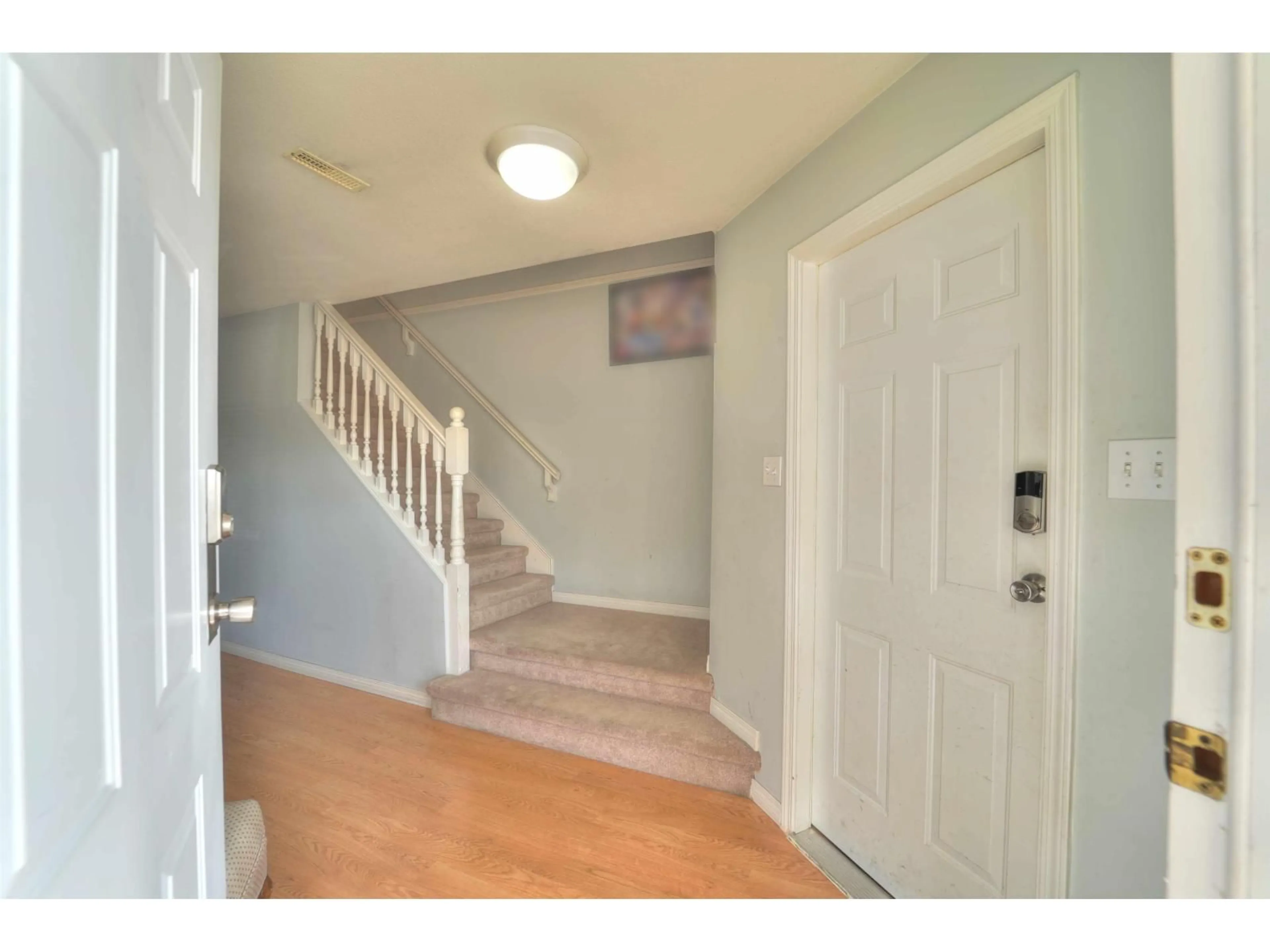 Indoor entryway for 109 - 3080 TOWNLINE, Abbotsford British Columbia V2T5M2