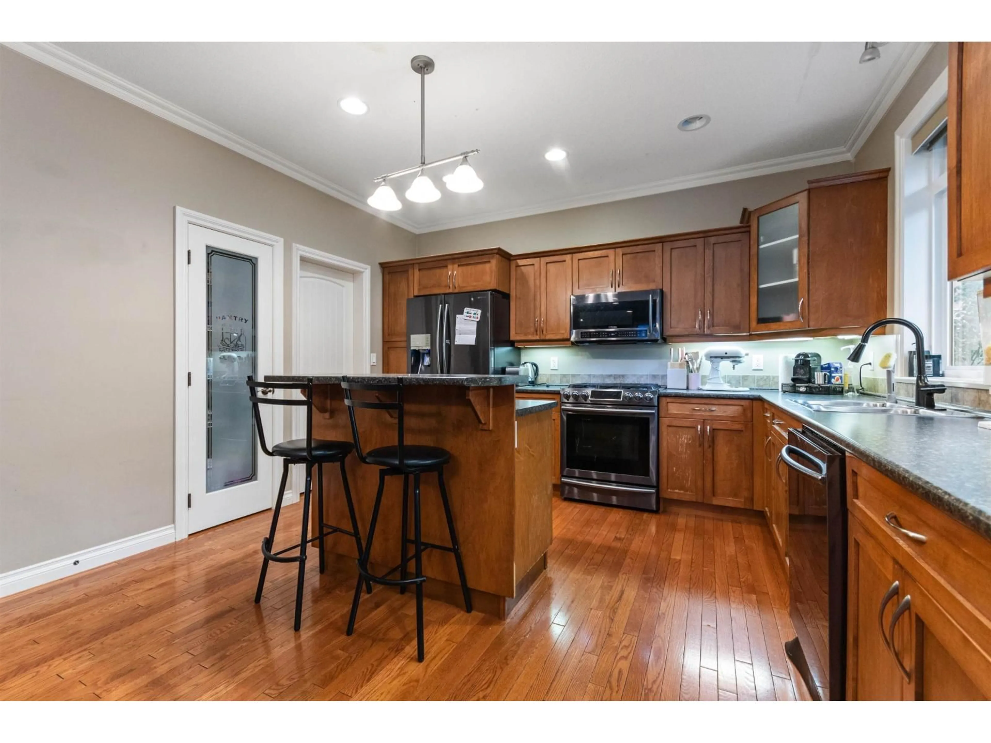 Open concept kitchen, wood/laminate floor for 5583 THOM CREEK DRIVE, Sardis British Columbia V2R5Z6