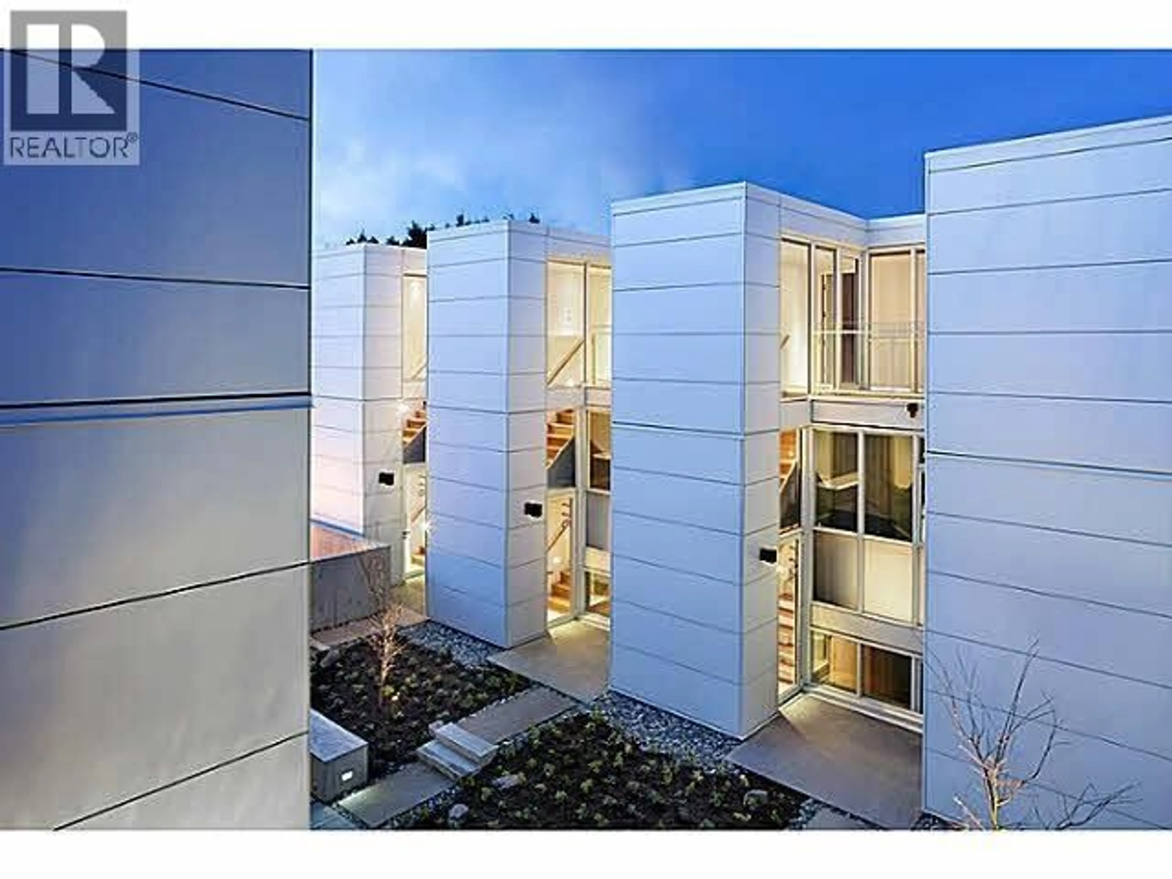 Indoor foyer for 2208 WILLOW STREET, Vancouver British Columbia V5Z0C8
