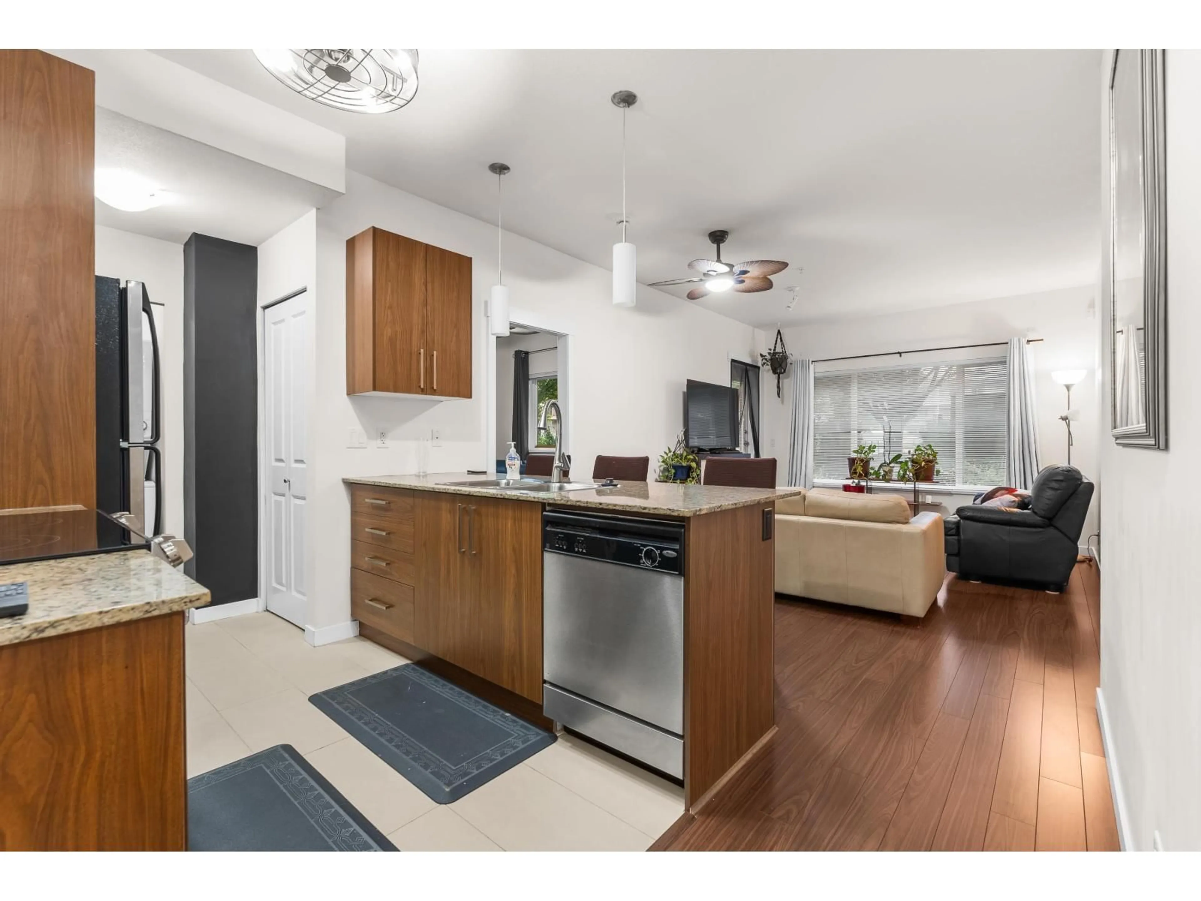 Open concept kitchen, unknown for 101 - 2943 NELSON, Abbotsford British Columbia V2S0C8