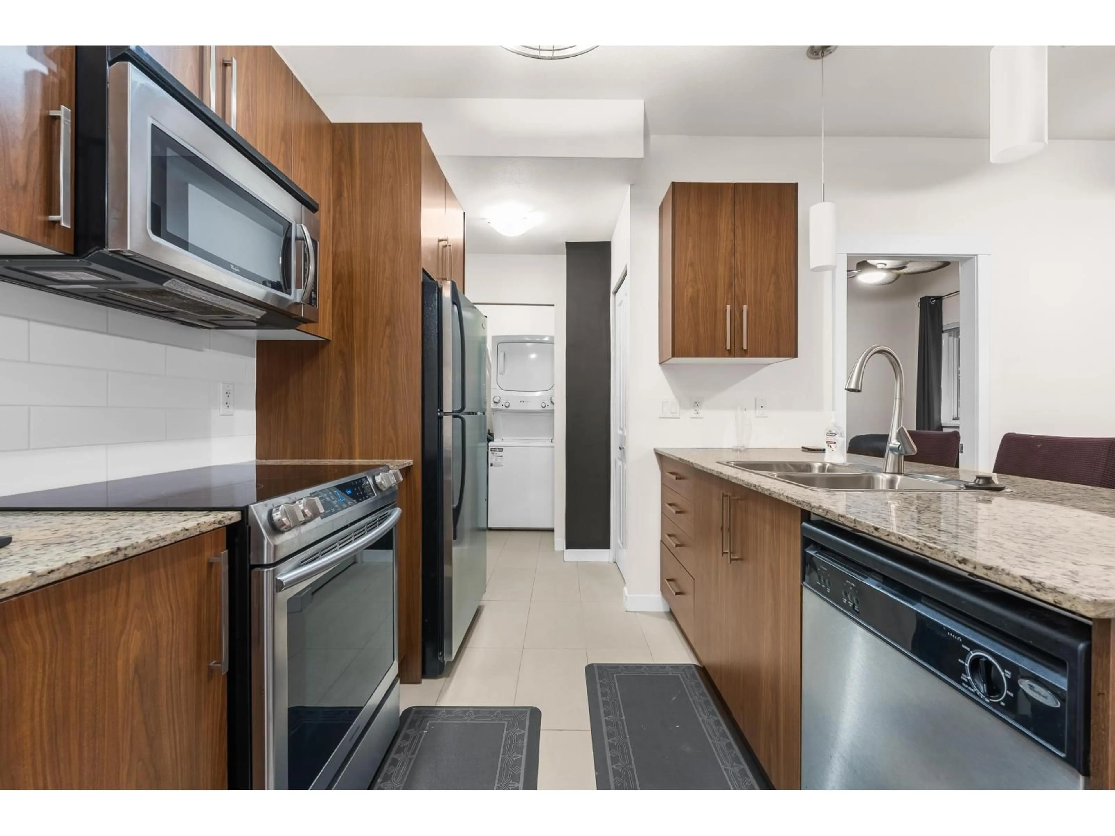 Standard kitchen, unknown for 101 - 2943 NELSON, Abbotsford British Columbia V2S0C8