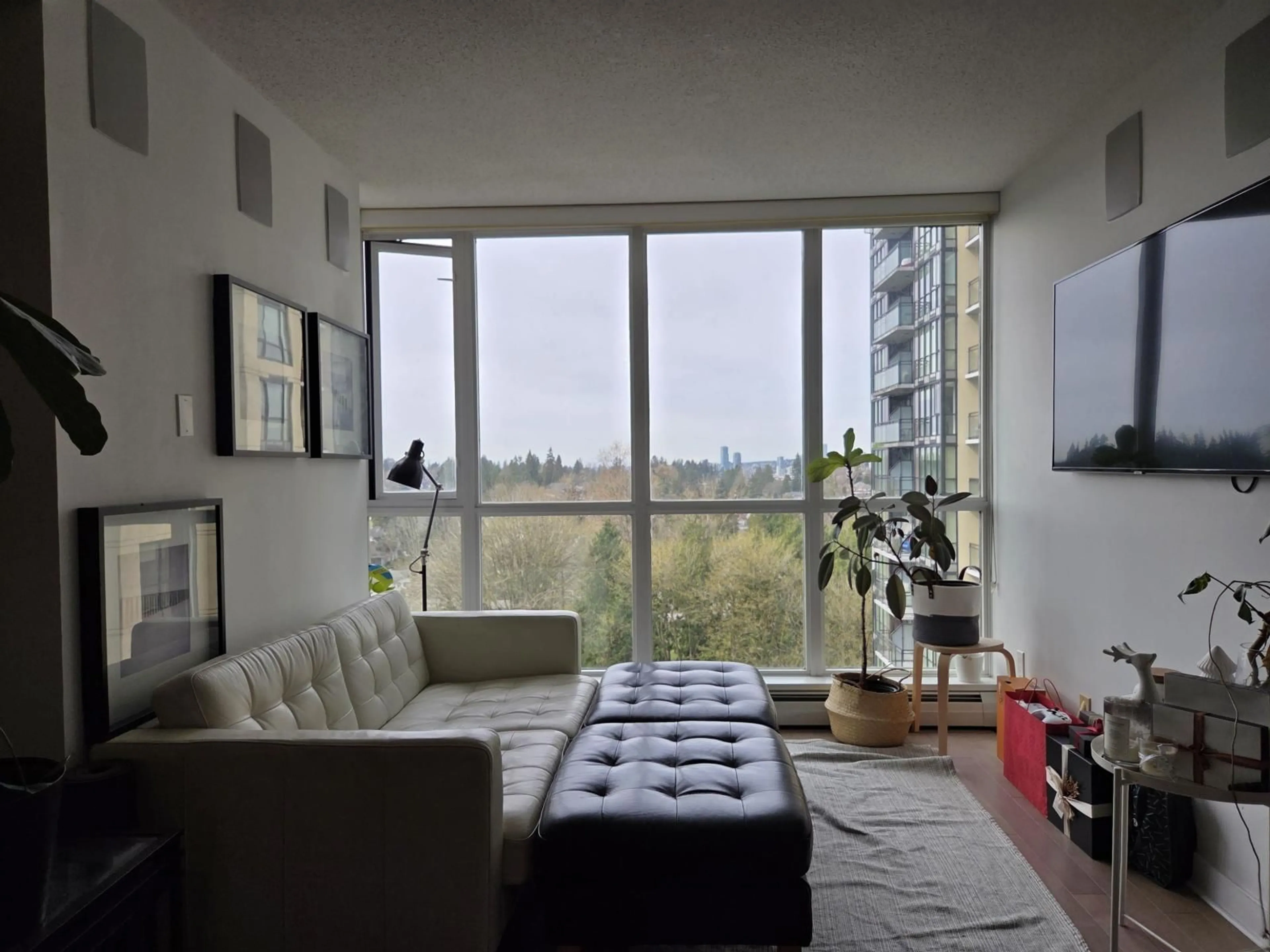 Living room with furniture, unknown for 1106 - 10777 UNIVERSITY, Surrey British Columbia V3T0E6