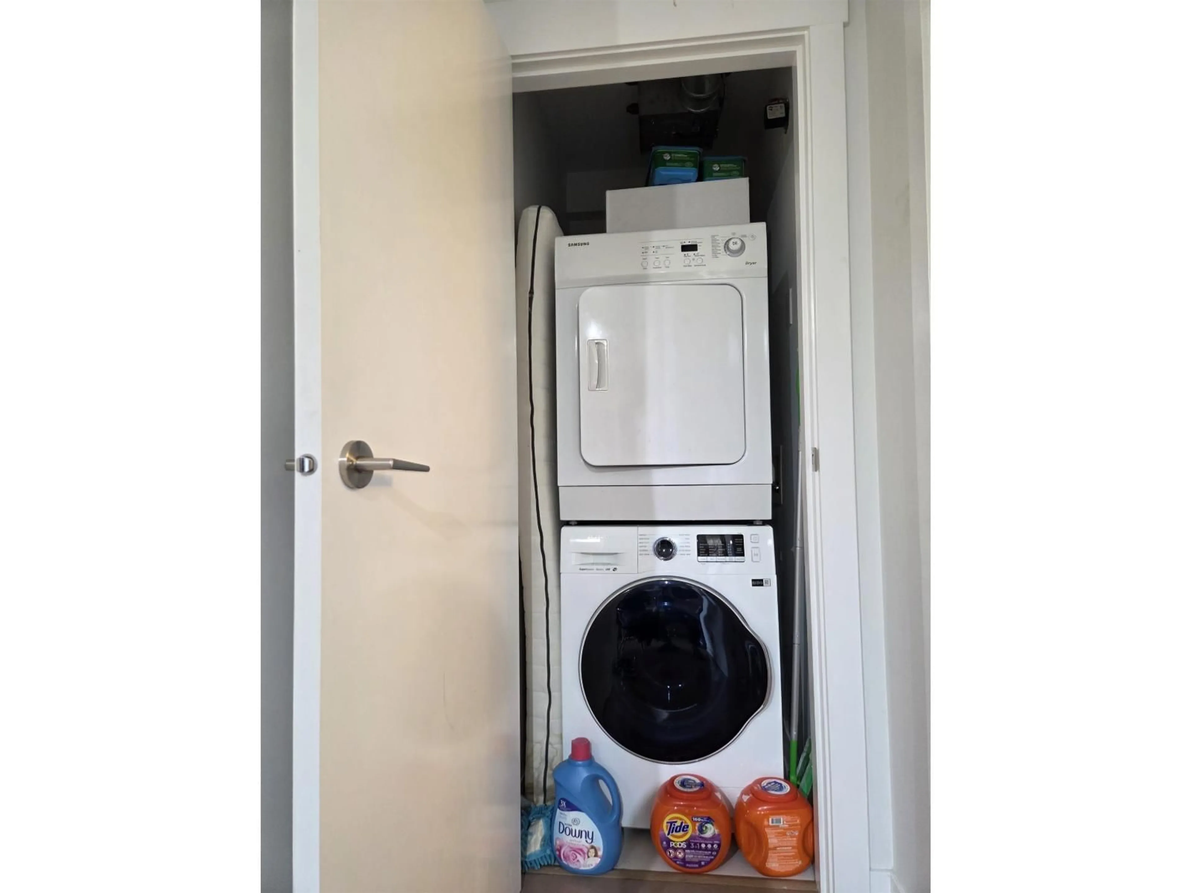 Laundry room for 1106 - 10777 UNIVERSITY, Surrey British Columbia V3T0E6