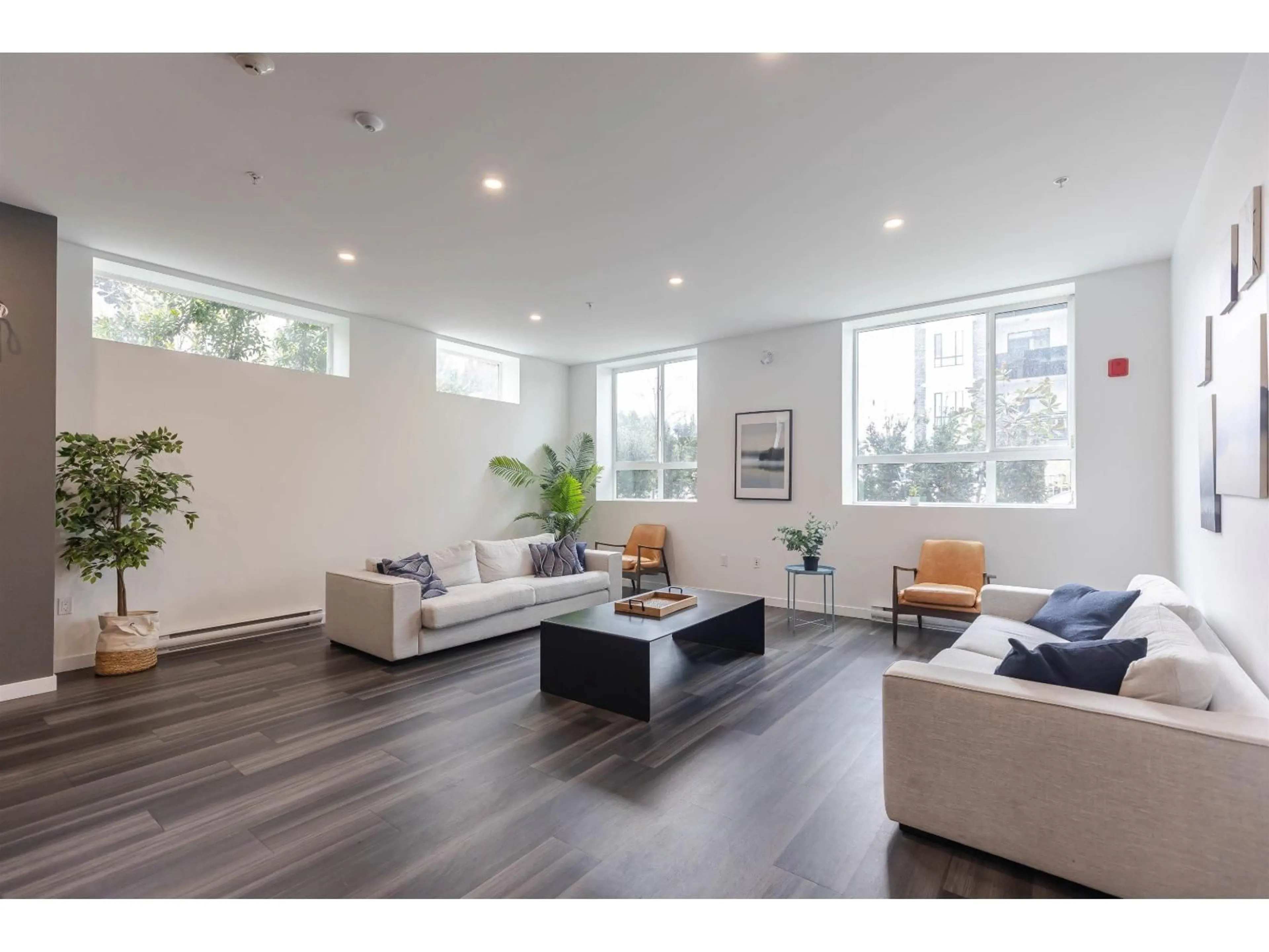 Living room with furniture, wood/laminate floor for 317 - 13628 81A, Surrey British Columbia V3W3E2