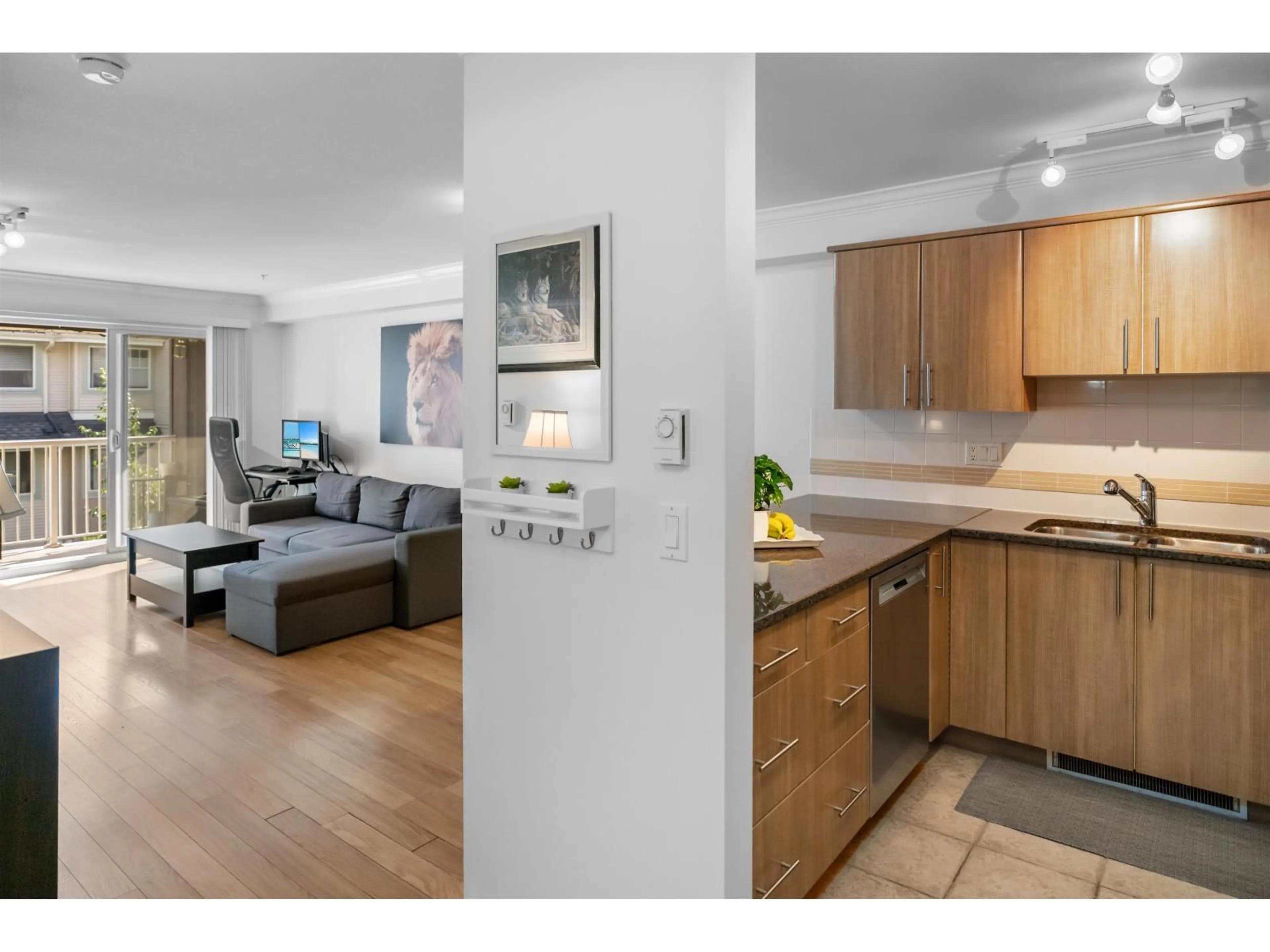 Open concept kitchen, unknown for 307 - 19340 65, Surrey British Columbia V4N0A3