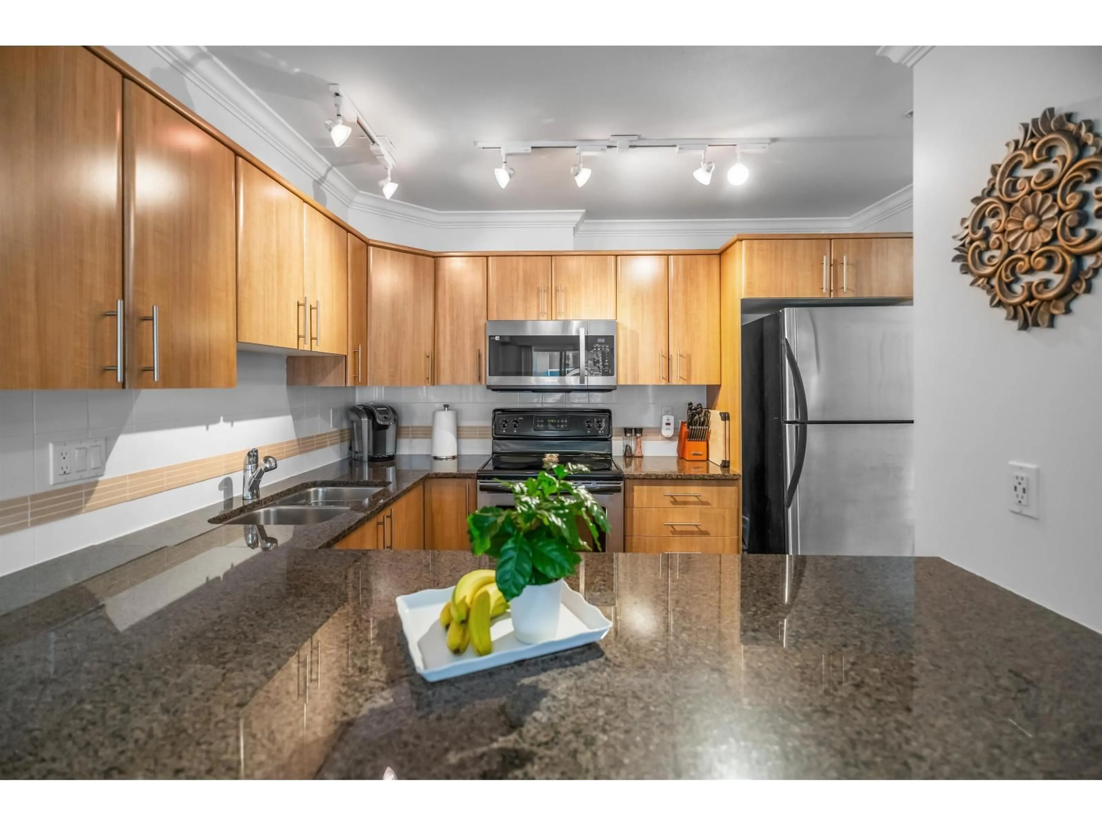 Standard kitchen, unknown for 307 - 19340 65, Surrey British Columbia V4N0A3