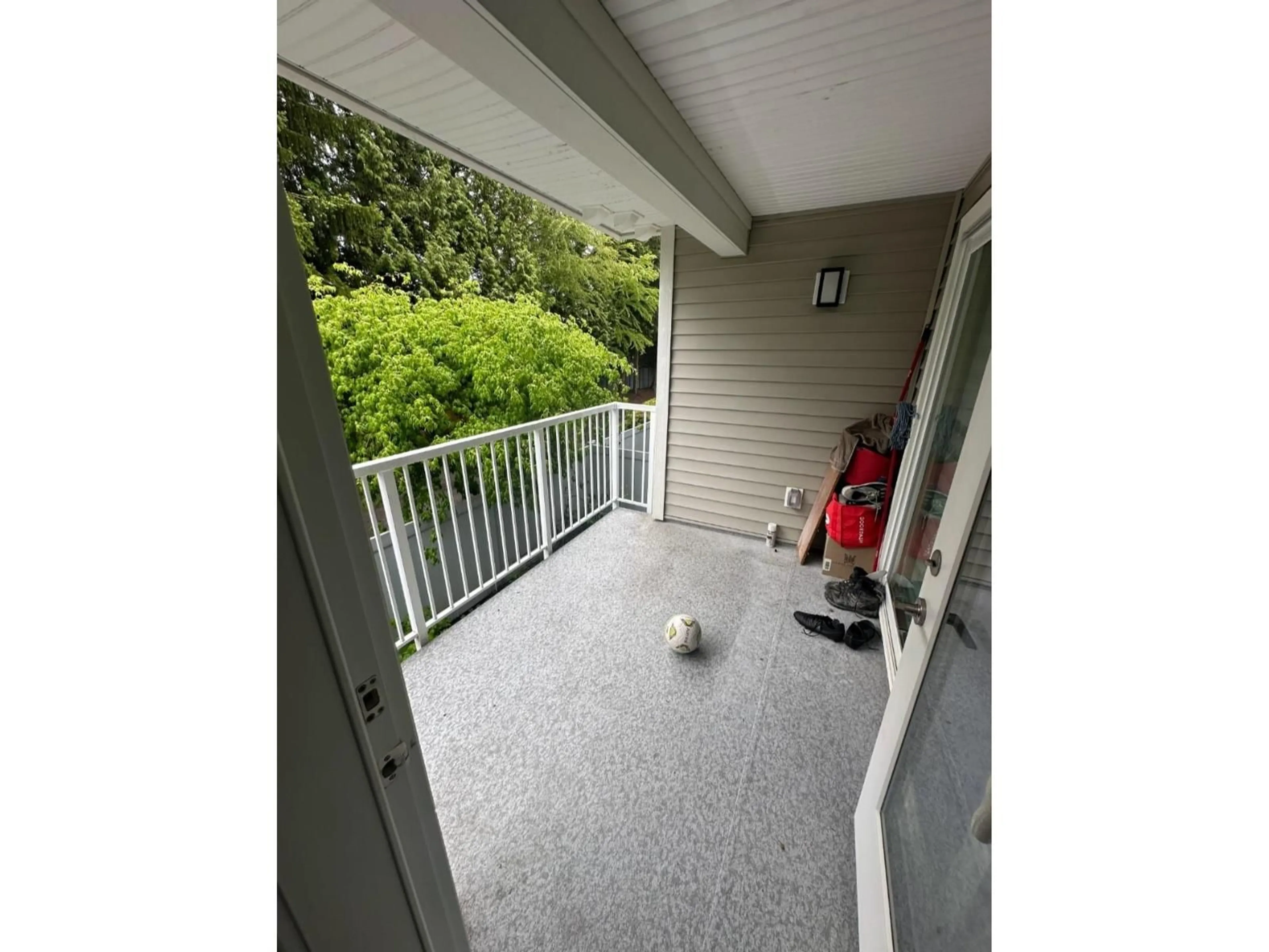 Patio, unknown for 210 - 9668 148, Surrey British Columbia V3R0W2