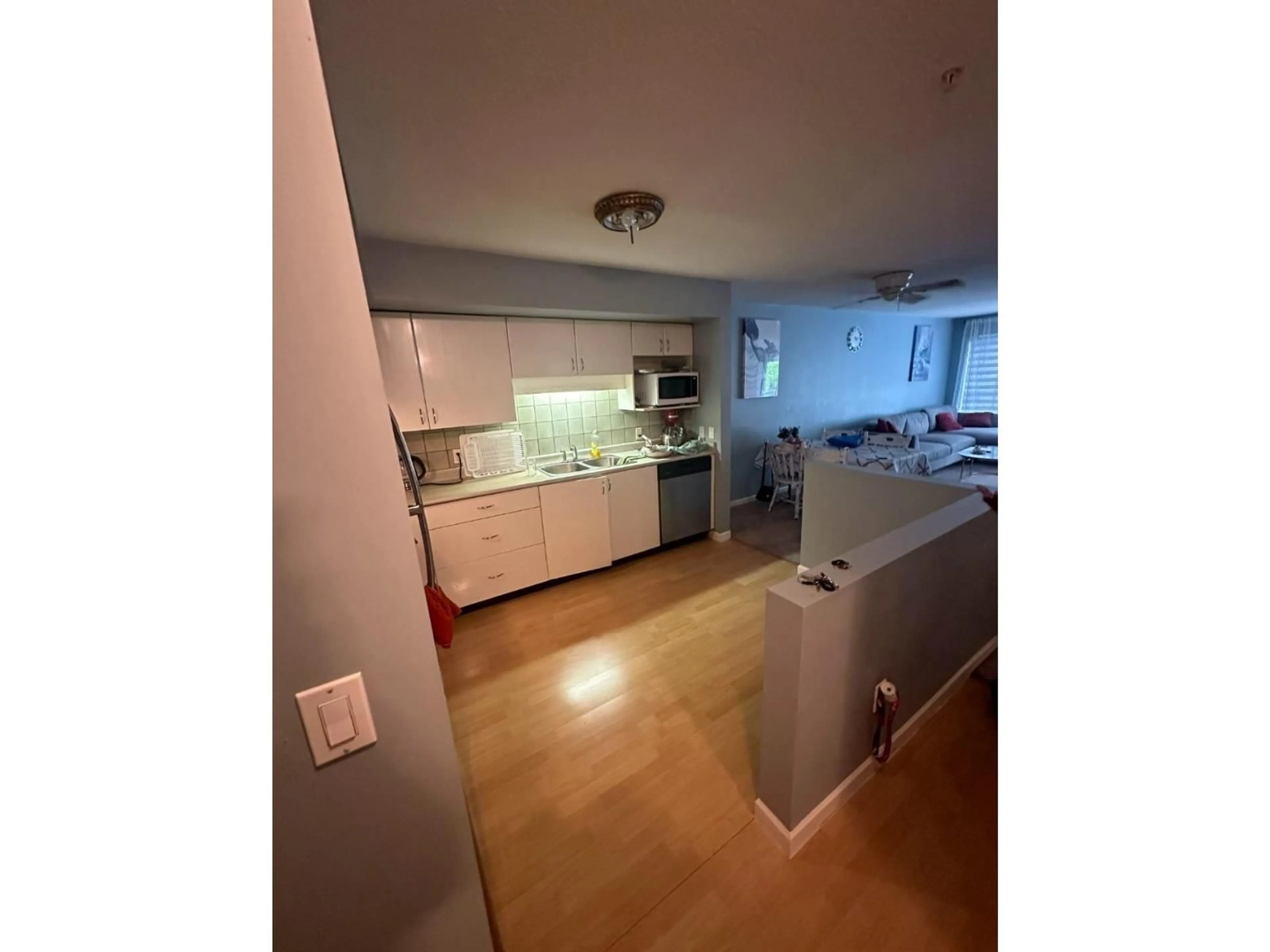 A pic of a room for 210 - 9668 148, Surrey British Columbia V3R0W2