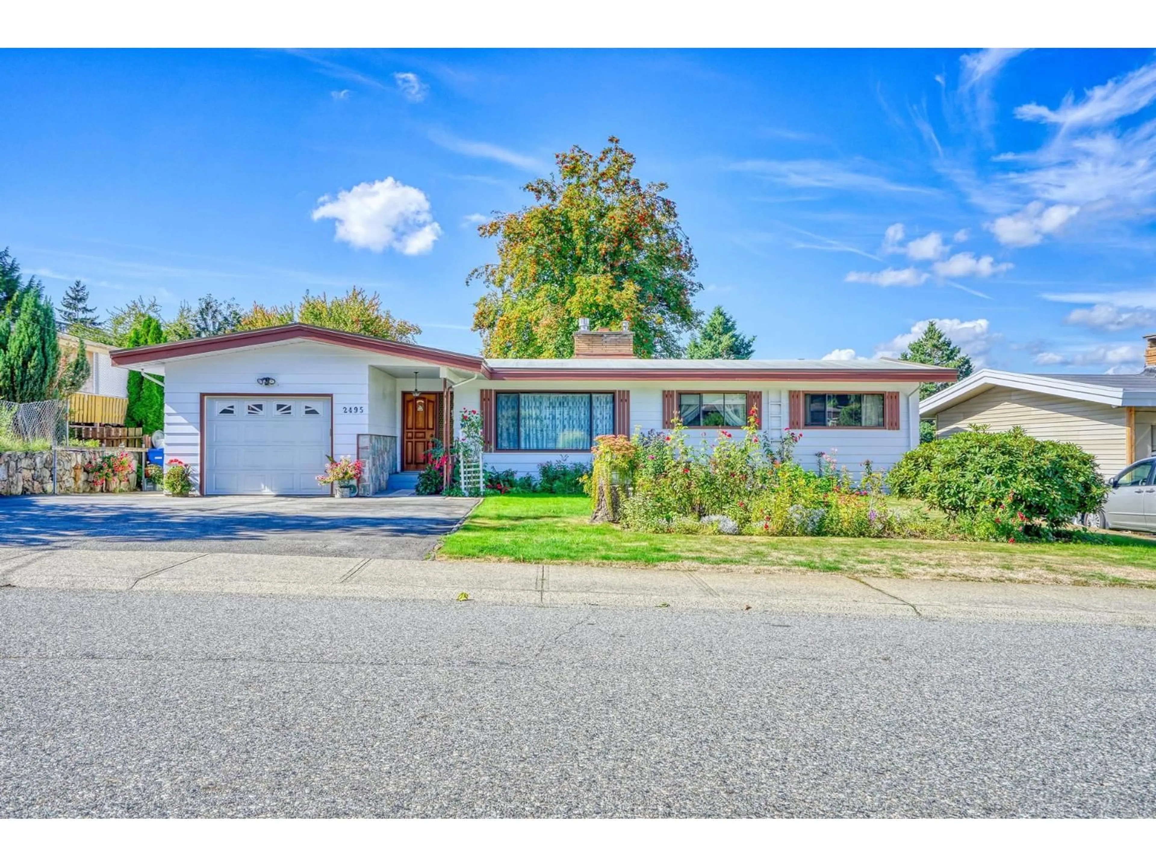 Home with vinyl exterior material, street for 2495 SUGARPINE, Abbotsford British Columbia V2T3M7