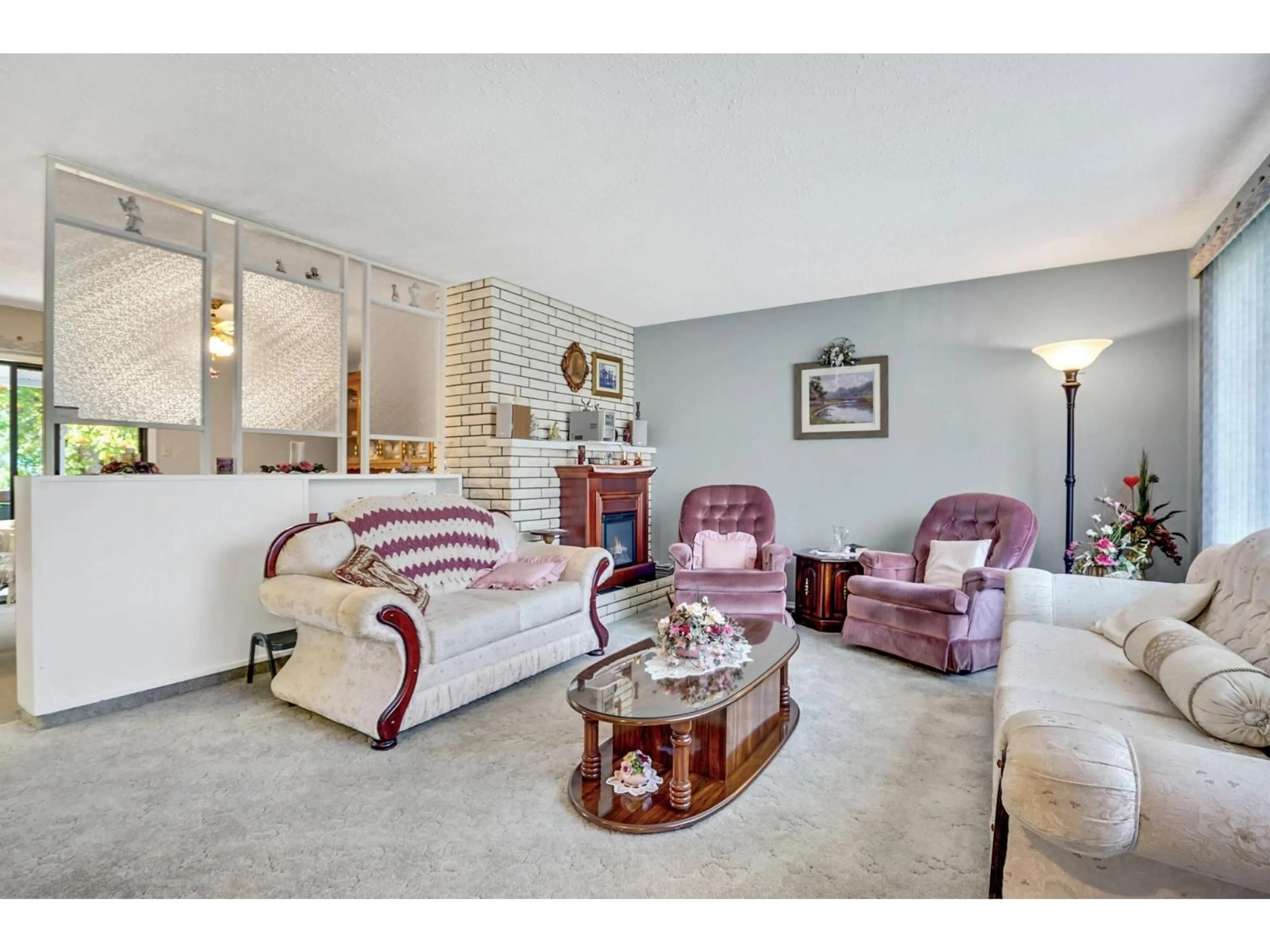 Living room with furniture, unknown for 2495 SUGARPINE, Abbotsford British Columbia V2T3M7
