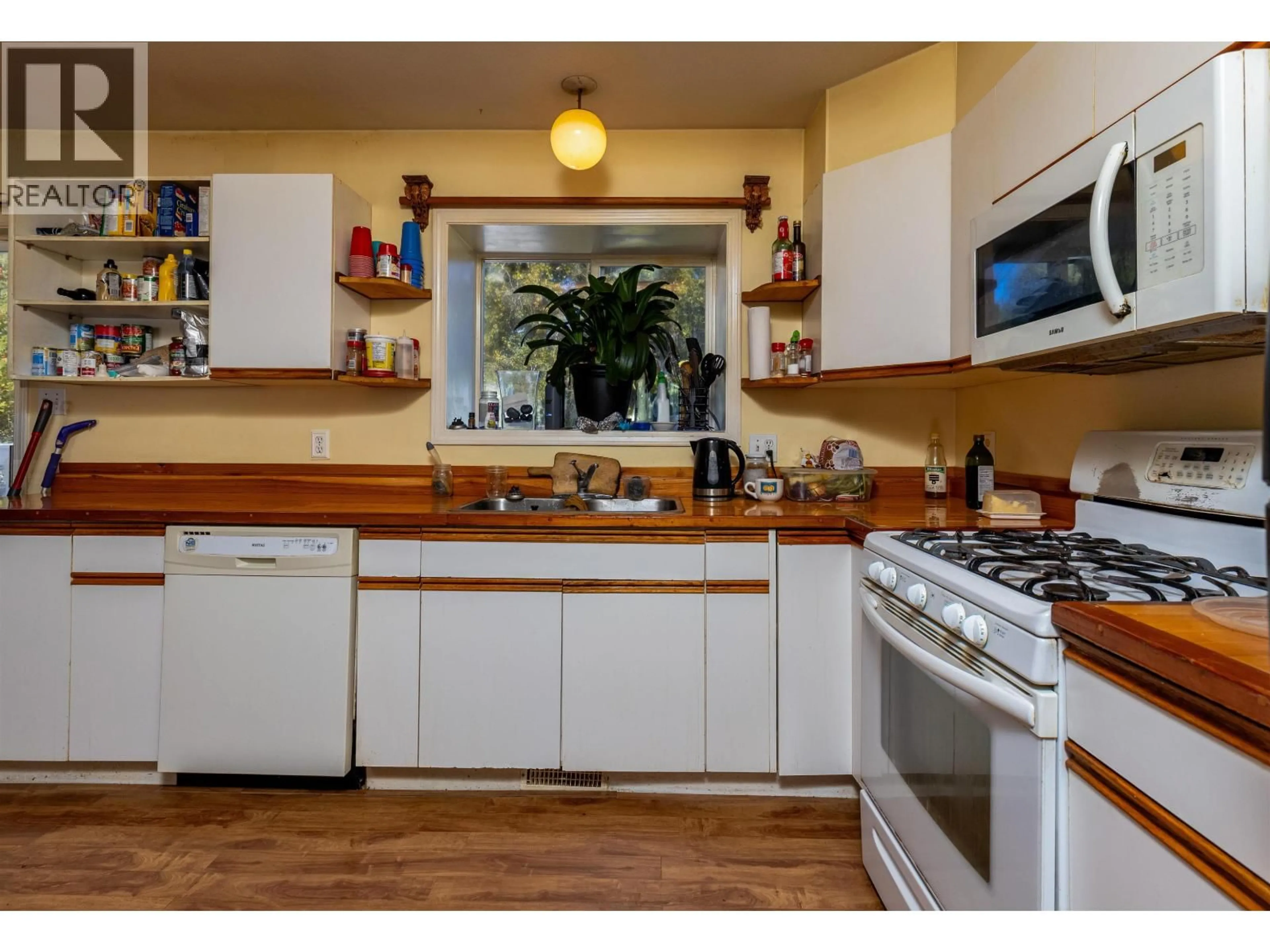 Standard kitchen, wood/laminate floor for 3566 NEWELL AVENUE, Terrace British Columbia V8G5A6