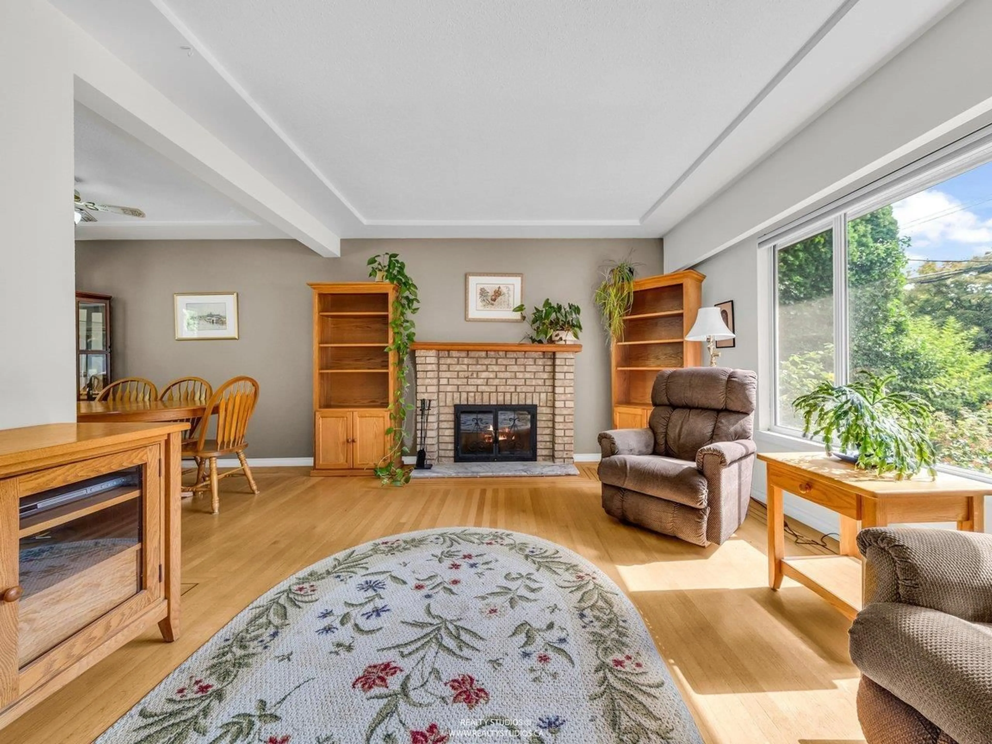 Living room with furniture, unknown for 11000 MCADAM, Delta British Columbia V4C3E8