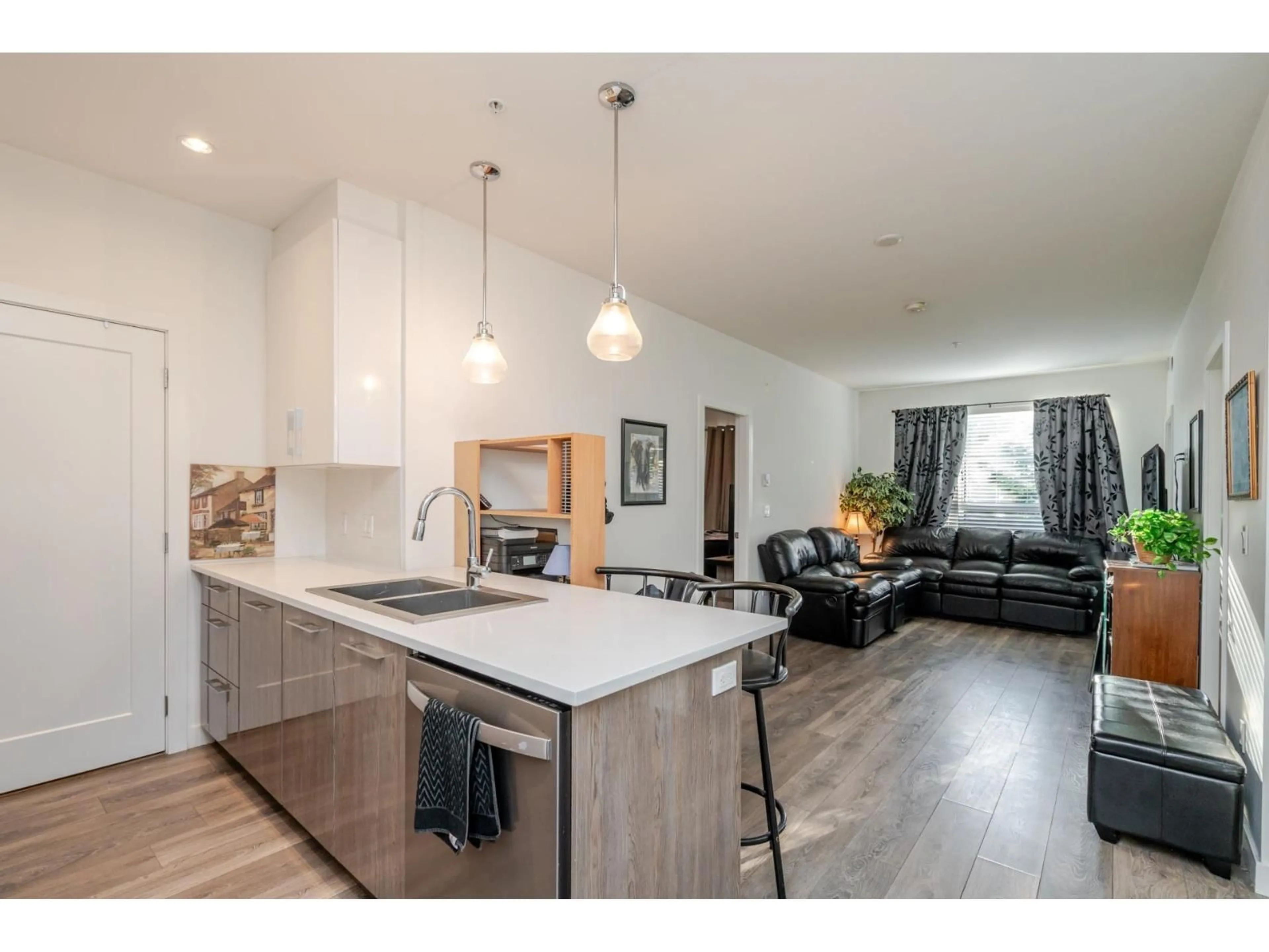 Open concept kitchen, wood/laminate floor for 103 - 20829 77A, Langley British Columbia V2Y0Y5