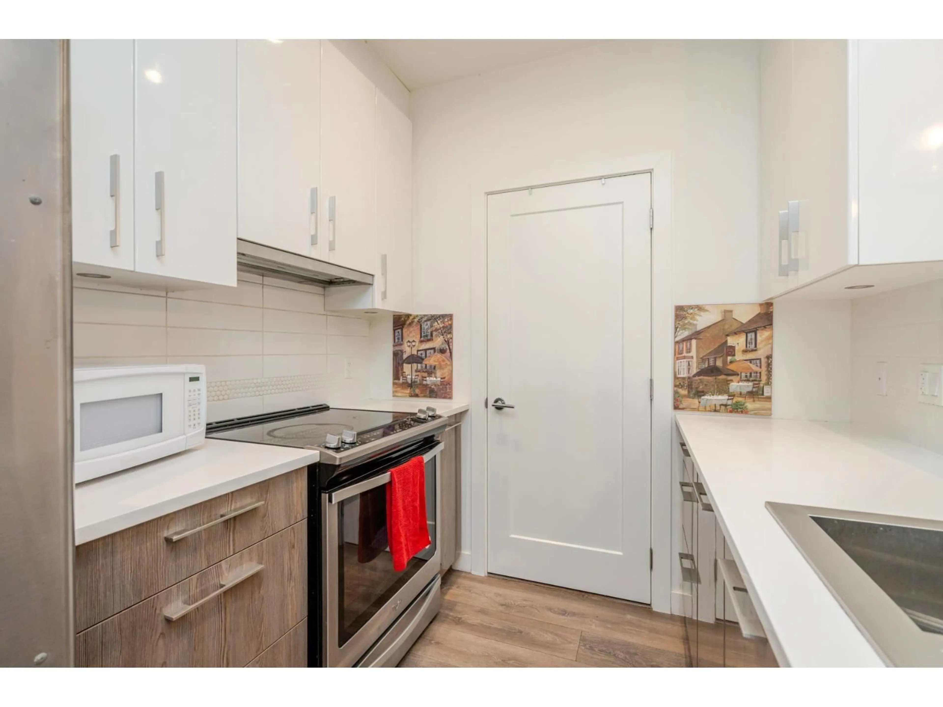 Standard kitchen, unknown for 103 - 20829 77A, Langley British Columbia V2Y0Y5