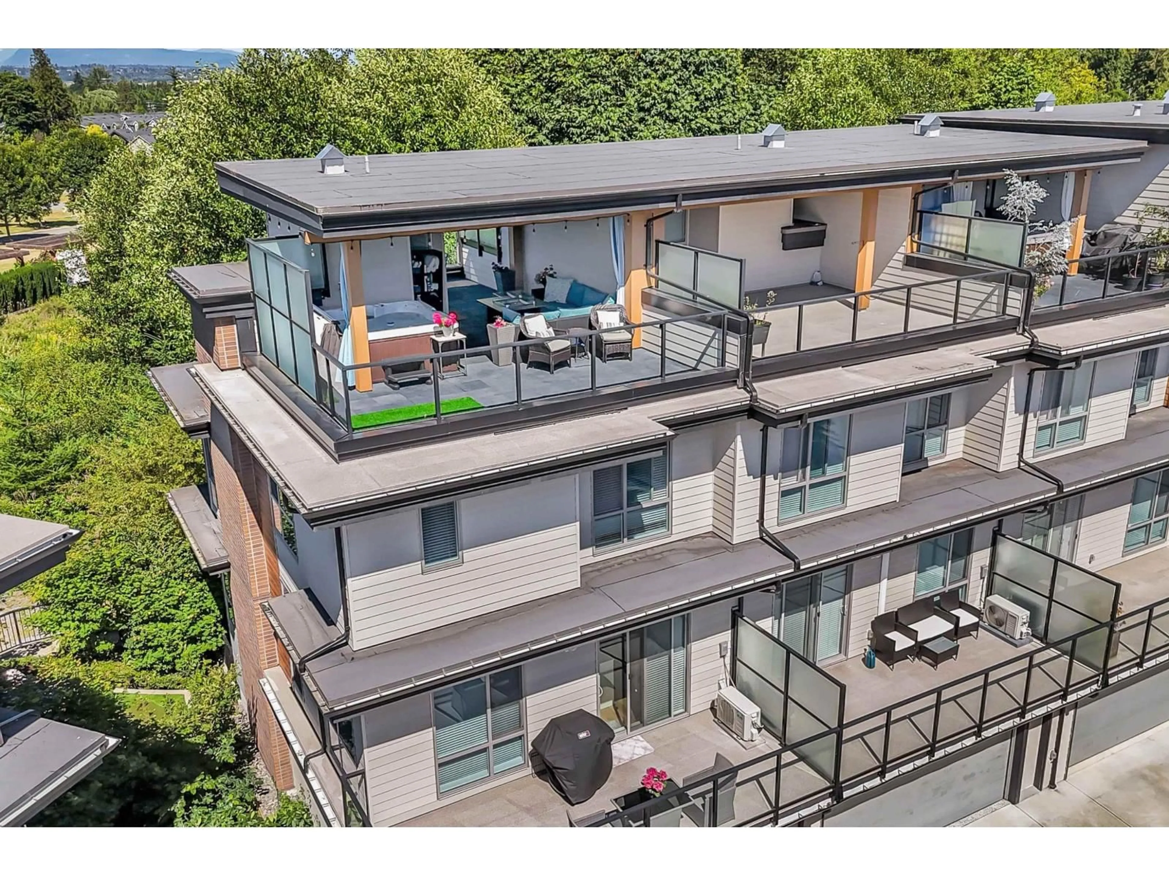 A pic from outside/outdoor area/front of a property/back of a property/a pic from drone, mountain view for 31 - 15775 MOUNTAIN VIEW, Surrey British Columbia V3Z0W7