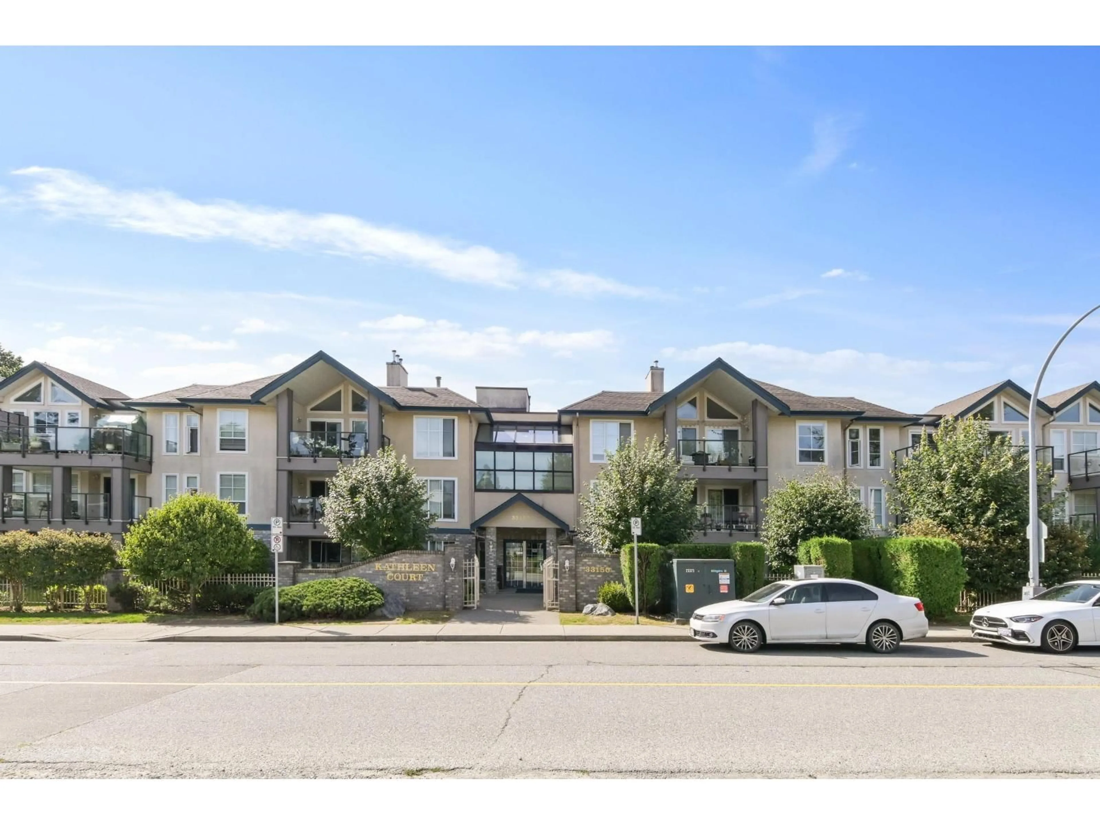 A pic from outside/outdoor area/front of a property/back of a property/a pic from drone, building for 213 - 33150 4, Mission British Columbia V2V7A3