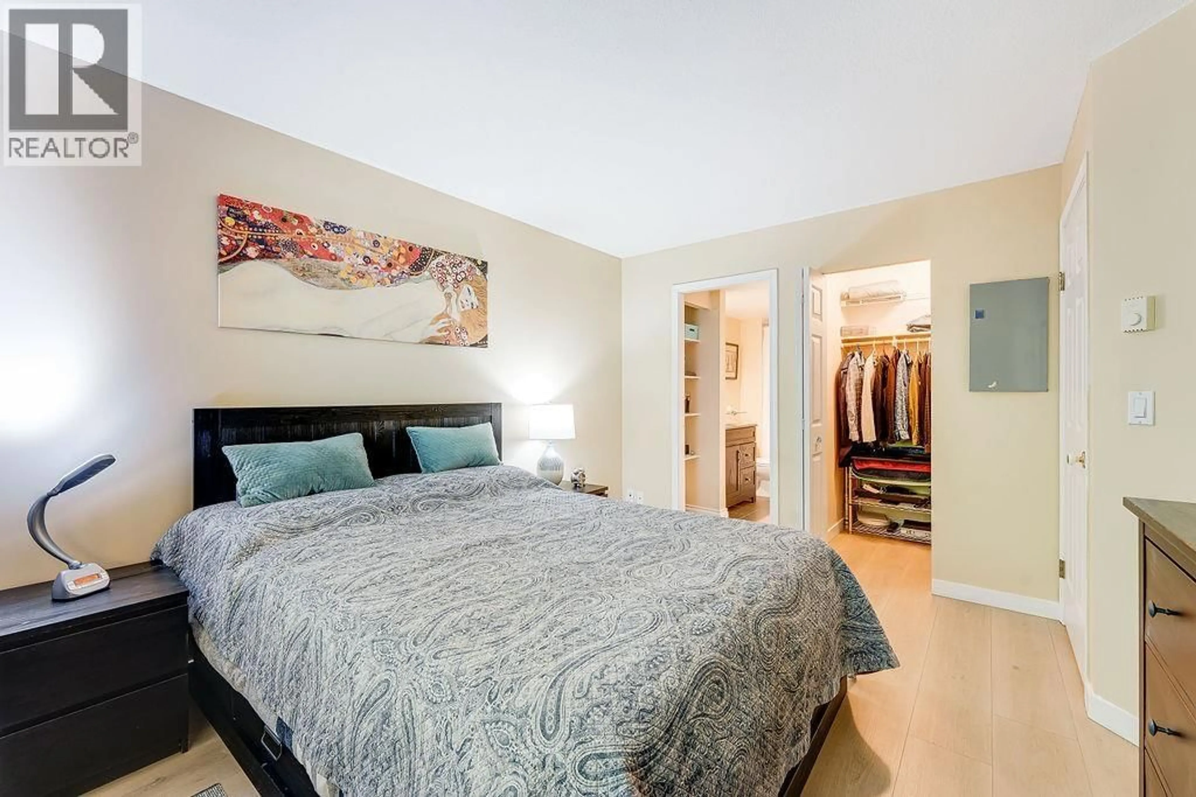 Bedroom with bed, unknown for 205 - 6860 RUMBLE STREET, Burnaby British Columbia V5E1A8