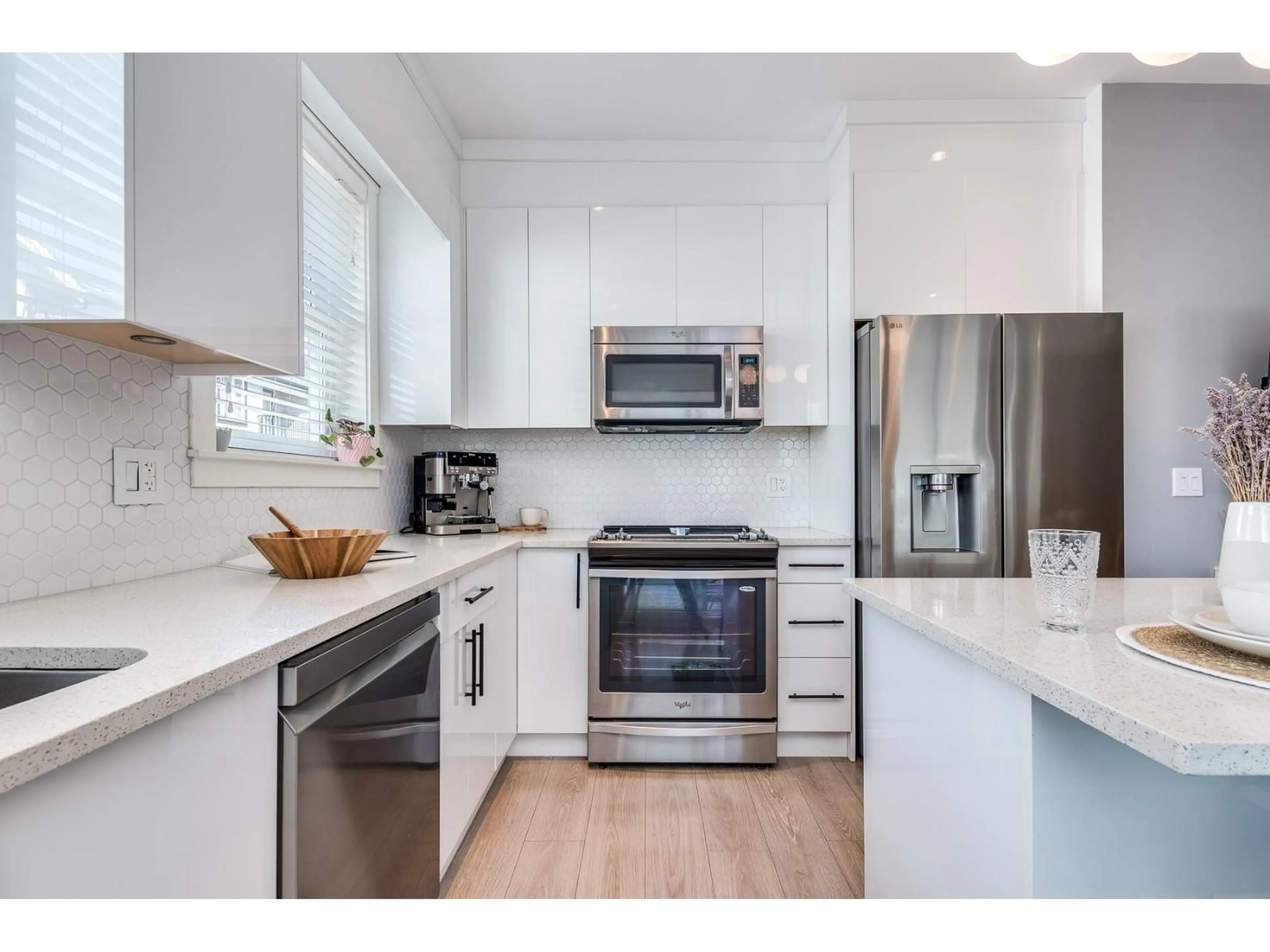 Open concept kitchen, unknown for 37 - 20856 76, Langley British Columbia V2Y0S7