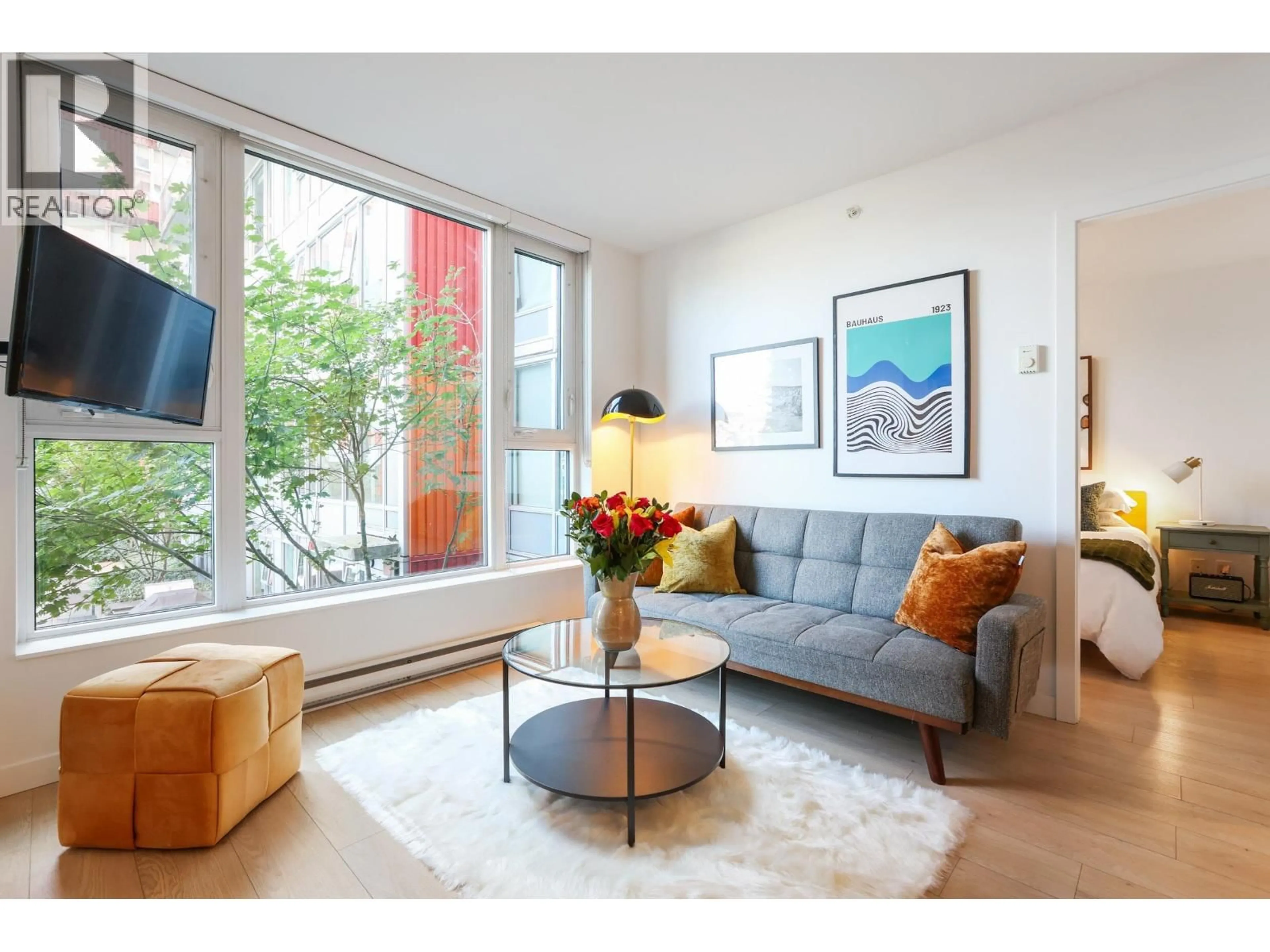 Living room with furniture, unknown for 305 - 933 HASTINGS STREET, Vancouver British Columbia V6A0G6