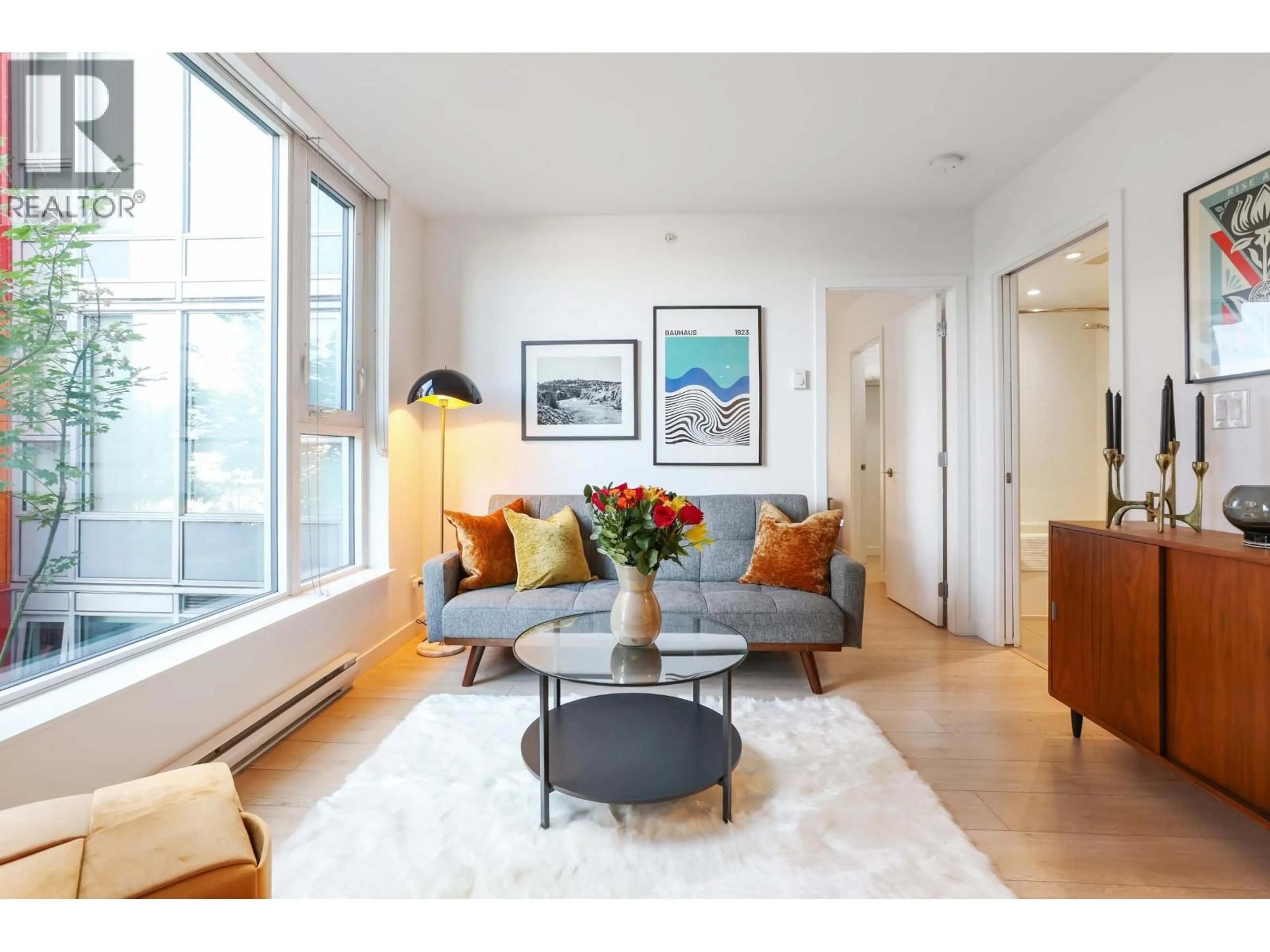 Living room with furniture, unknown for 305 - 933 HASTINGS STREET, Vancouver British Columbia V6A0G6