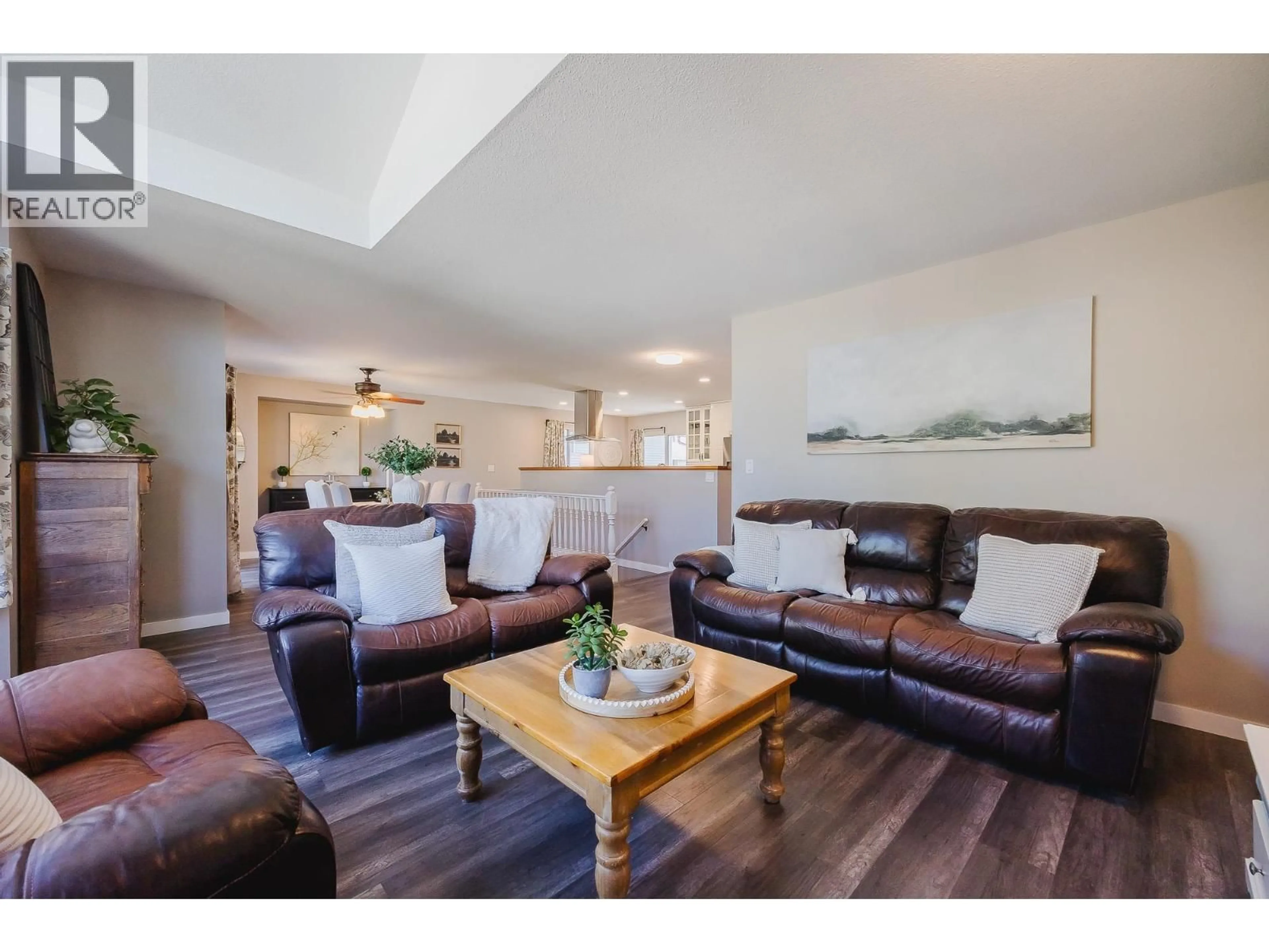 Living room with furniture, wood/laminate floor for 2276 MARSHALL AVENUE, Port Coquitlam British Columbia V3C1M2