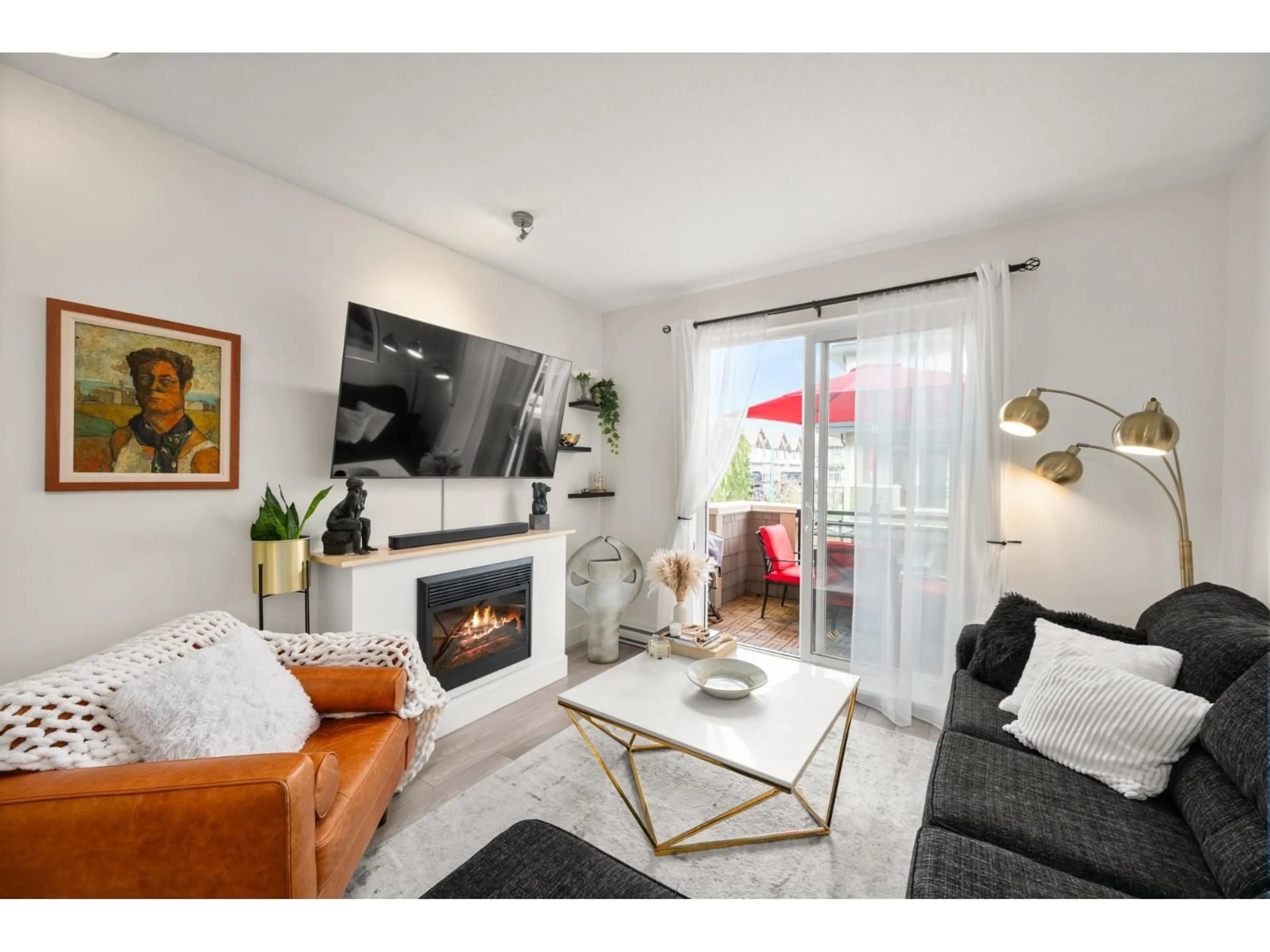 Living room with furniture, unknown for 26 - 19477 72A, Surrey British Columbia V4N6M2
