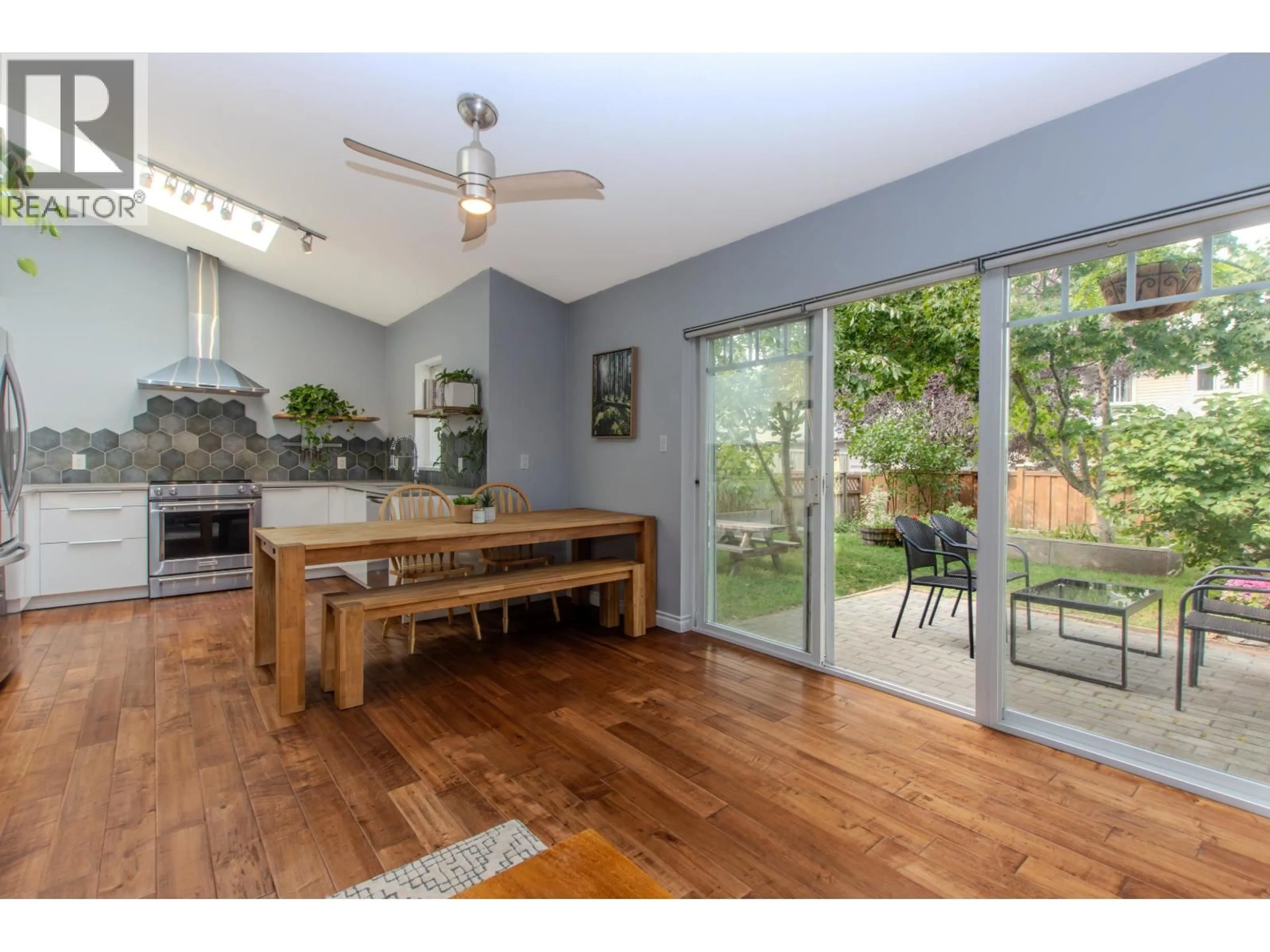 Open concept kitchen, wood/laminate floor for 53 - 1821 WILLOW CRESCENT, Squamish British Columbia V8B0L9