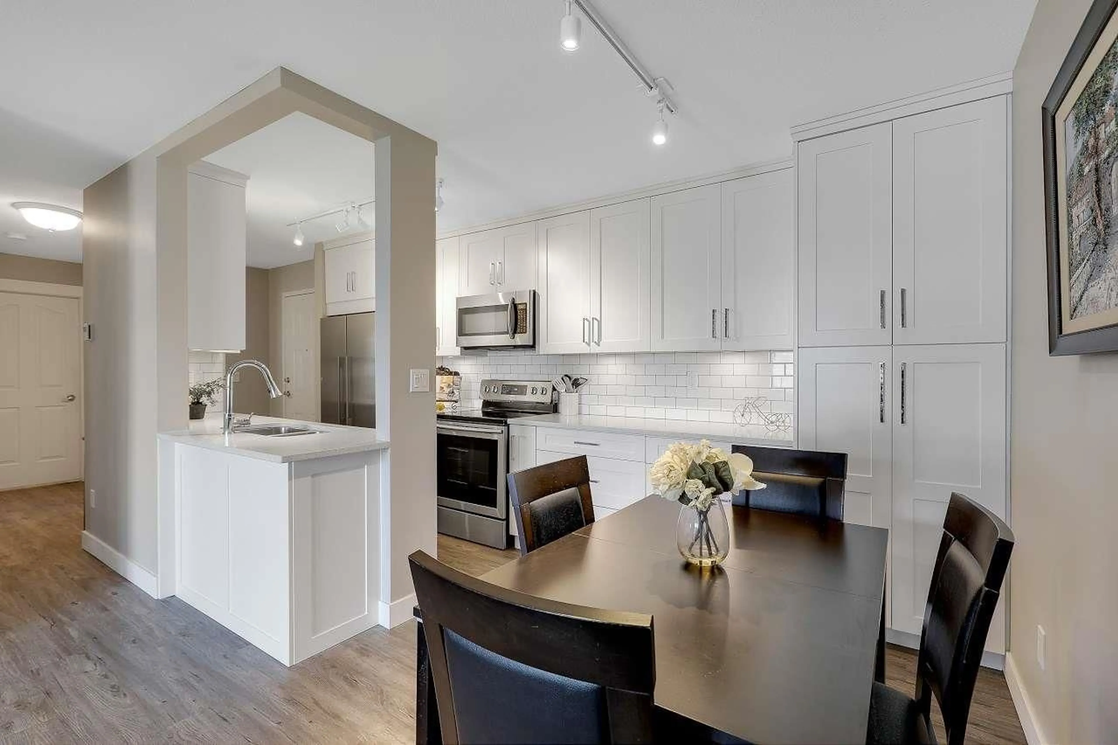 Open concept kitchen, wood/laminate floor for 203 - 2239 152, Surrey British Columbia V4A4P1