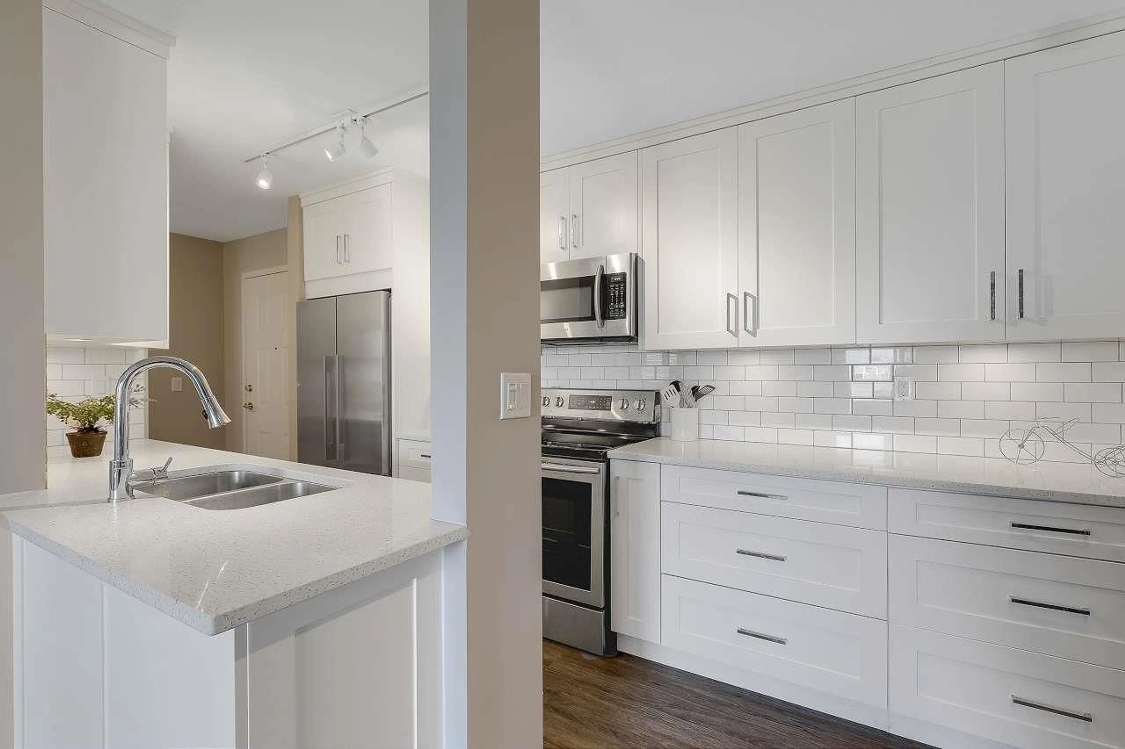Open concept kitchen, unknown for 203 - 2239 152, Surrey British Columbia V4A4P1