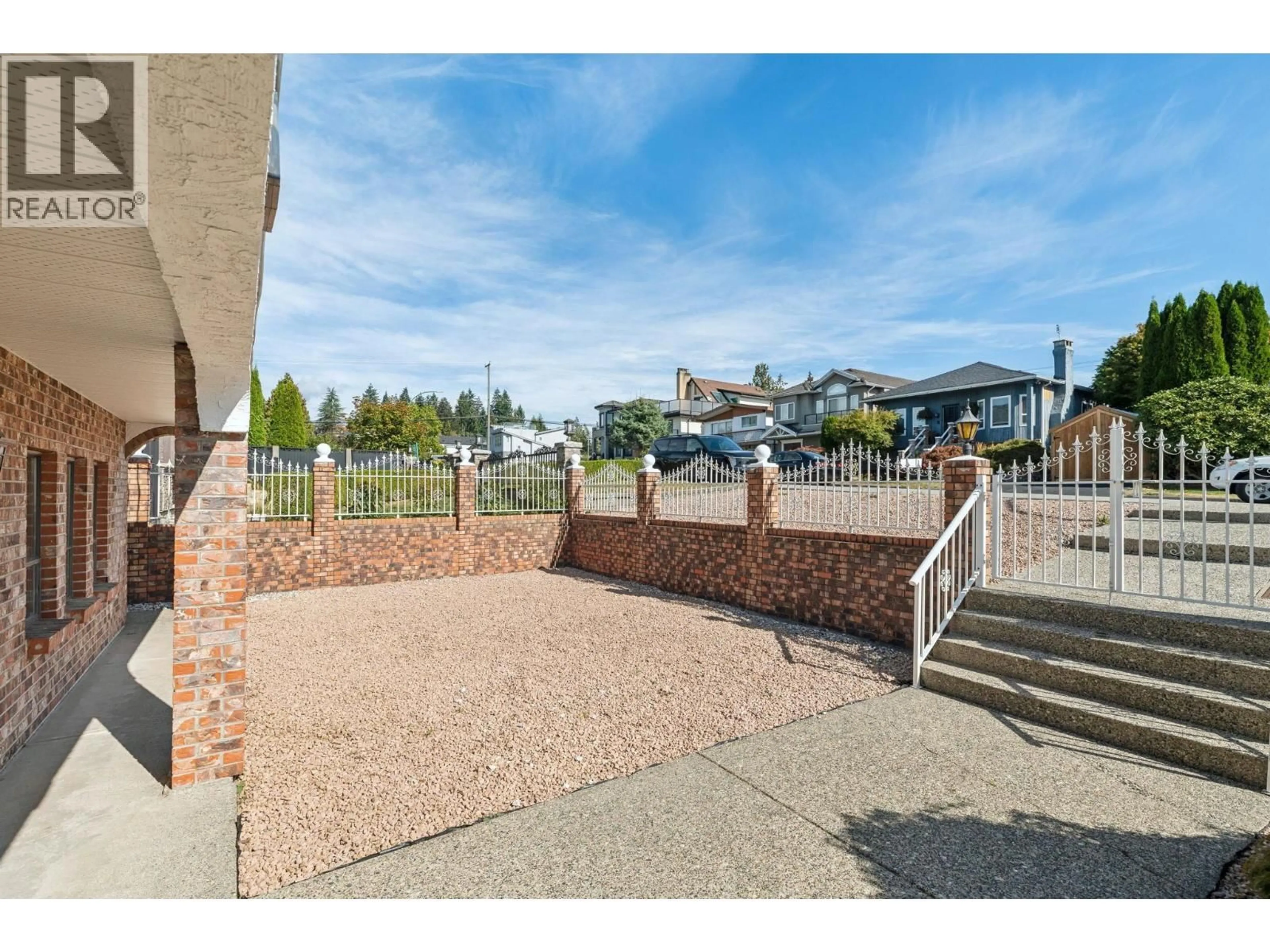 Patio, unknown for 27 GROSVENOR AVENUE, Burnaby British Columbia V5B3N7