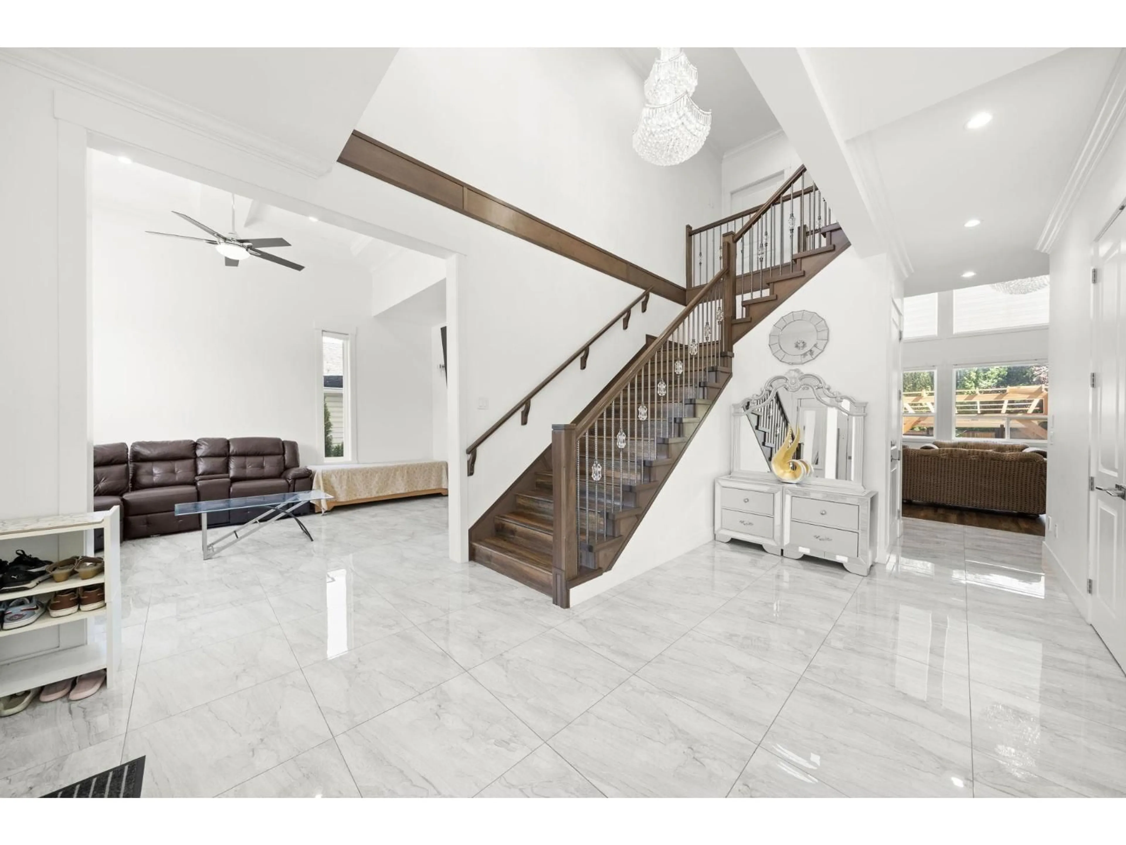 Indoor foyer for 1 - 7532 MELVILLE STREET, Chilliwack British Columbia V2R1L7