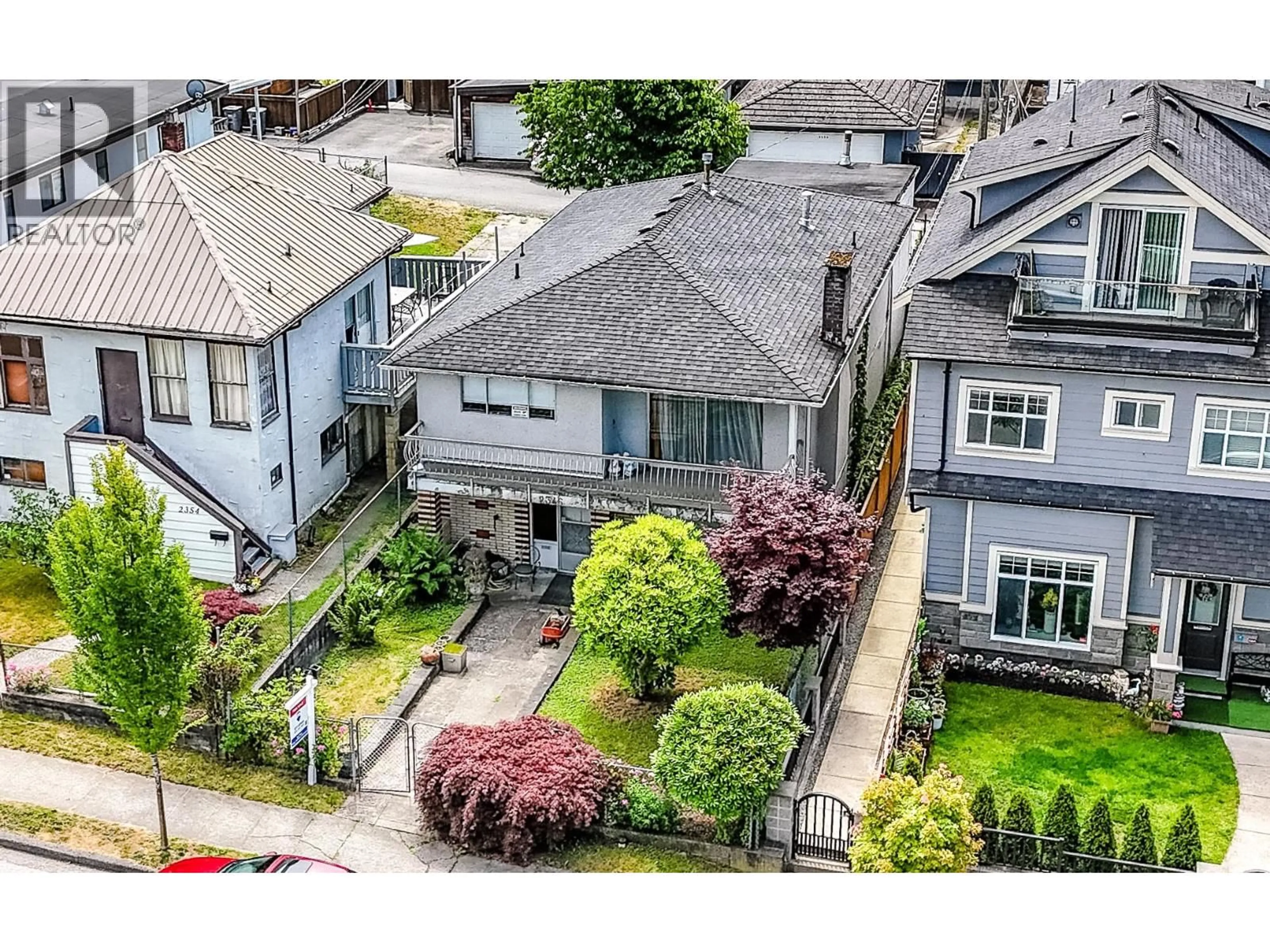A pic from outside/outdoor area/front of a property/back of a property/a pic from drone, street for 2346 33RD AVENUE, Vancouver British Columbia V5R2S3