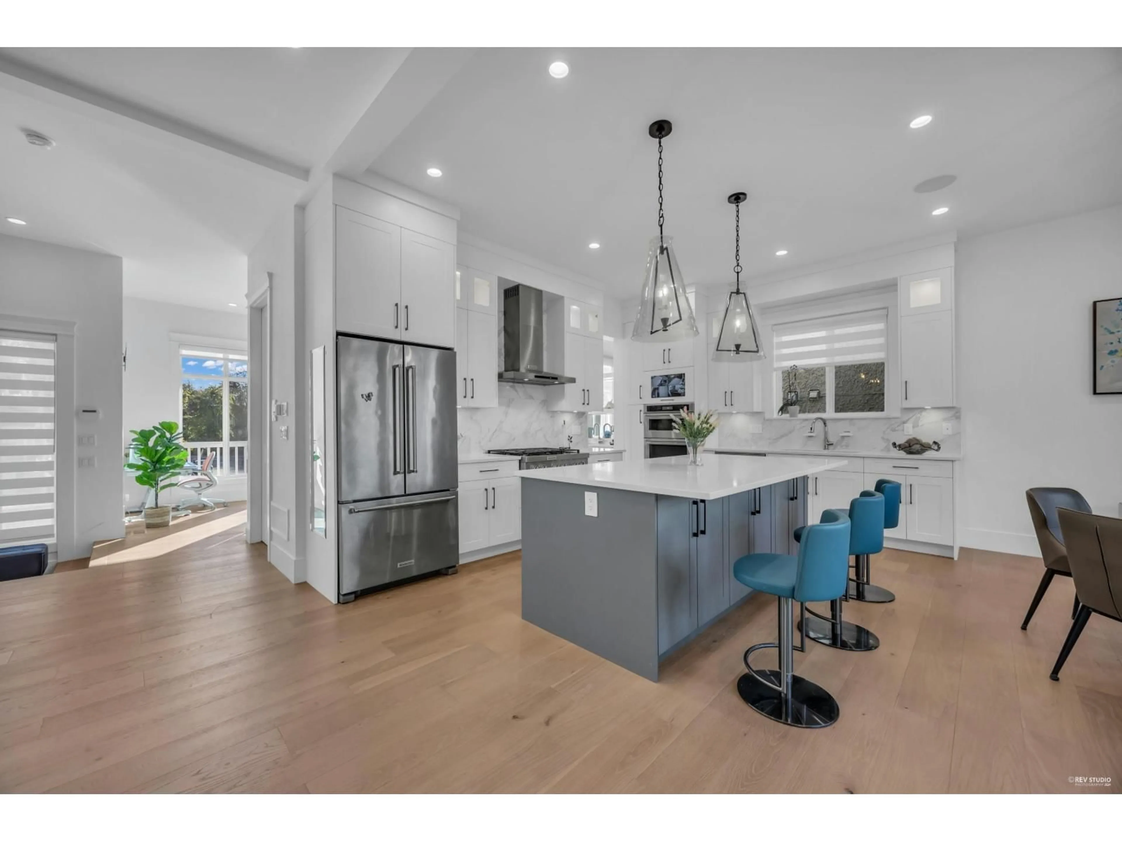 Open concept kitchen, unknown for 878 163A, Surrey British Columbia V4A0B3