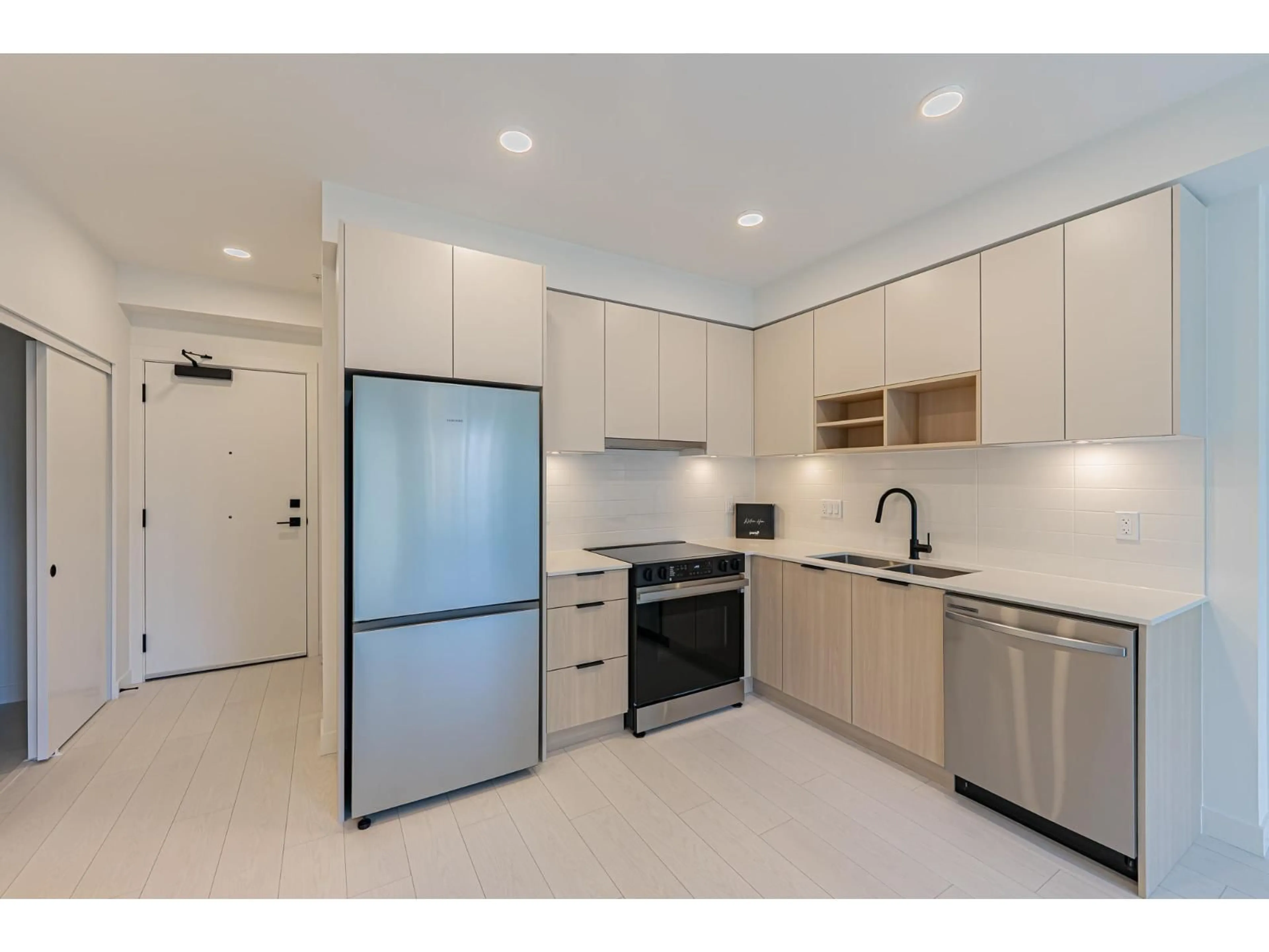 Standard kitchen, ceramic/tile floor for 205 - 10466 138A, Surrey British Columbia V3T4L3