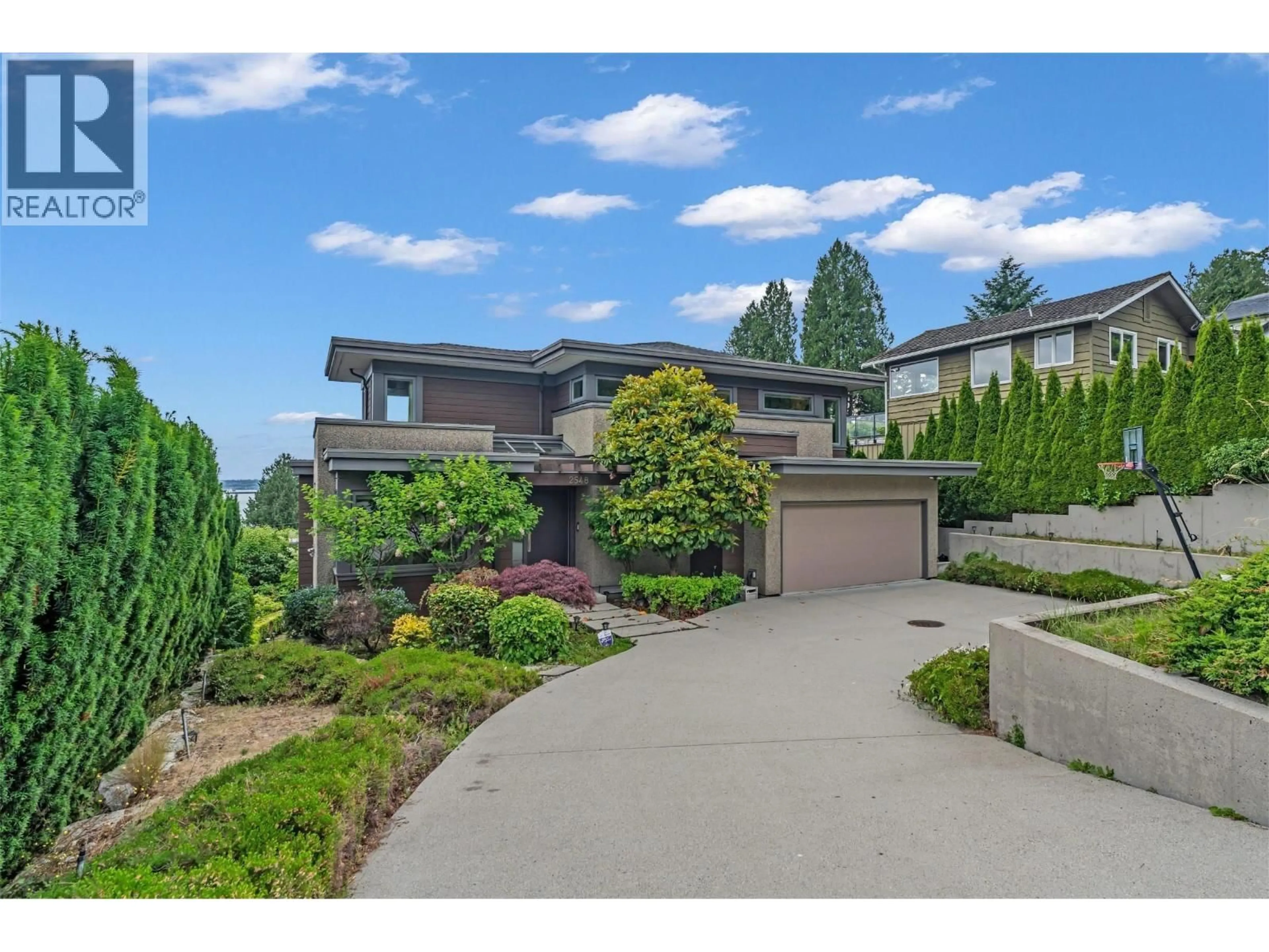 A pic from outside/outdoor area/front of a property/back of a property/a pic from drone, unknown for 2548 MATHERS AVENUE, West Vancouver British Columbia V7V2J1