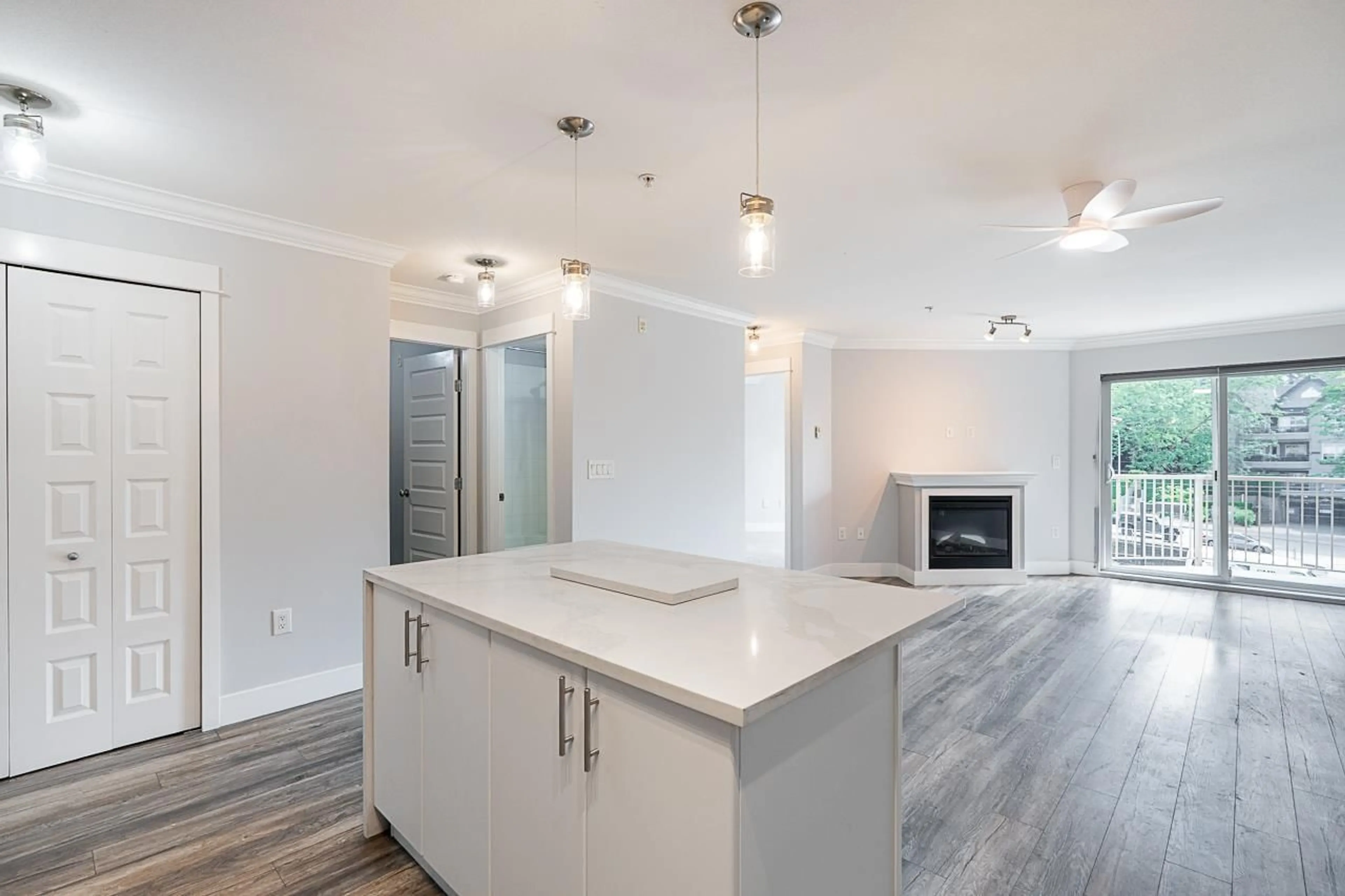 Open concept kitchen, unknown for 423 - 2515 PARK, Abbotsford British Columbia V2S0B2