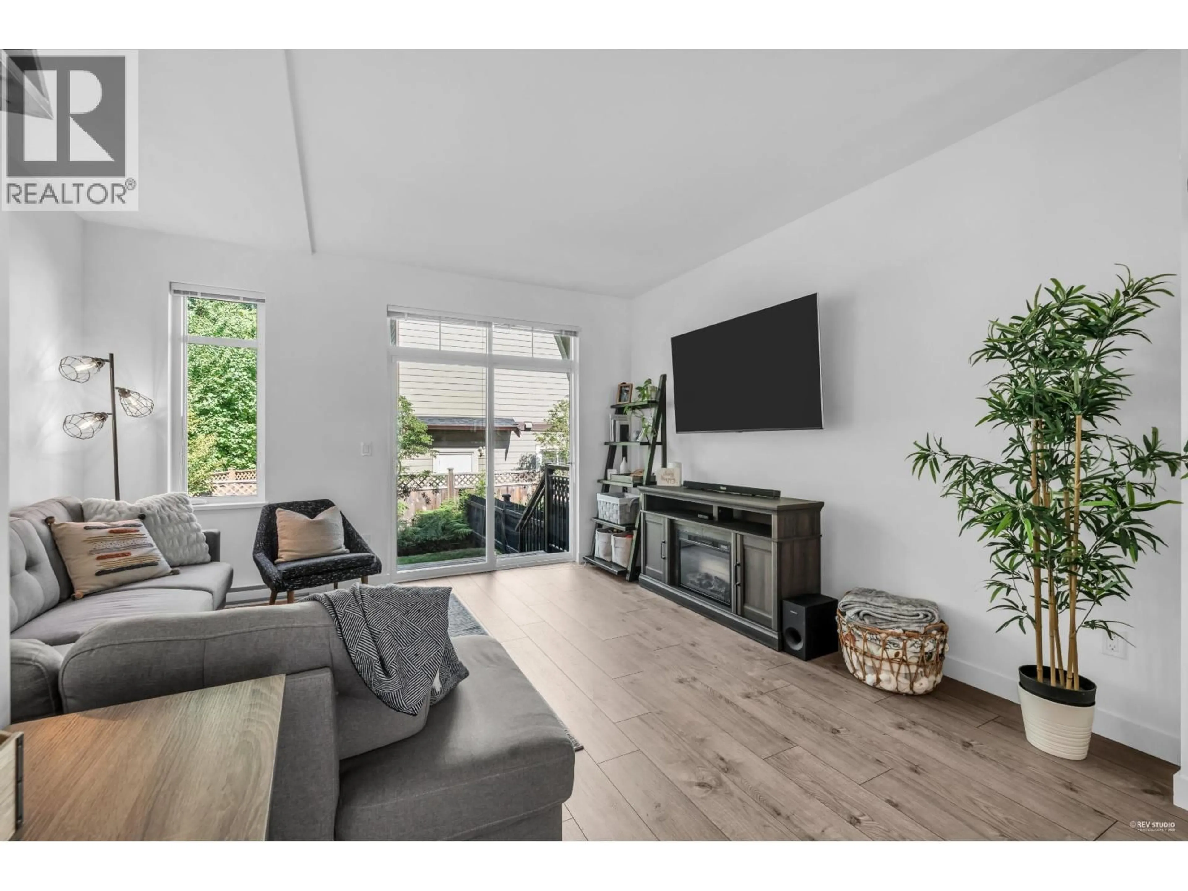 Living room with furniture, wood/laminate floor for 141 - 1220 ROCKLIN STREET, Coquitlam British Columbia V3B0R6