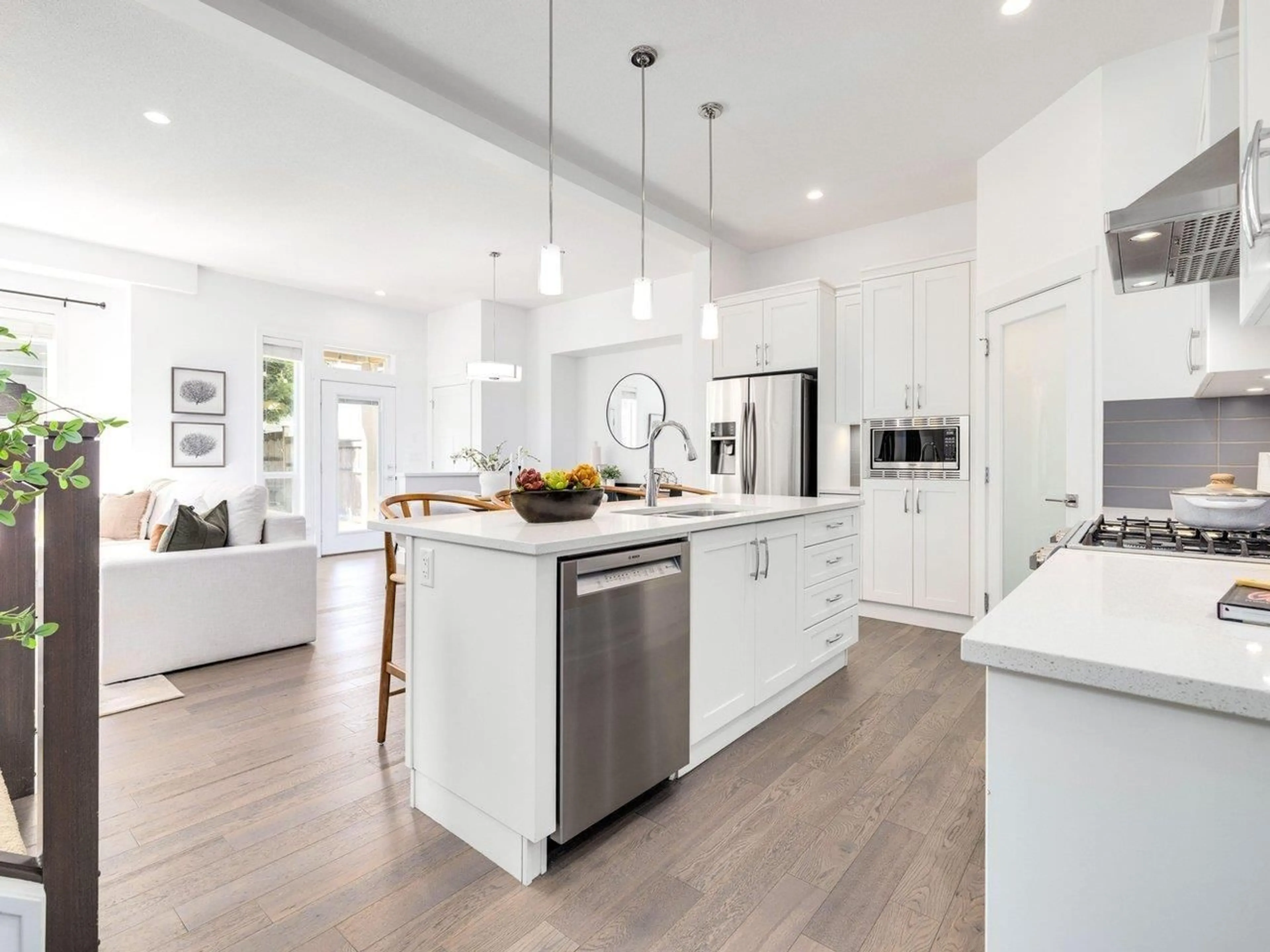 Open concept kitchen, unknown for 16506 25A, Surrey British Columbia V3Z0S2