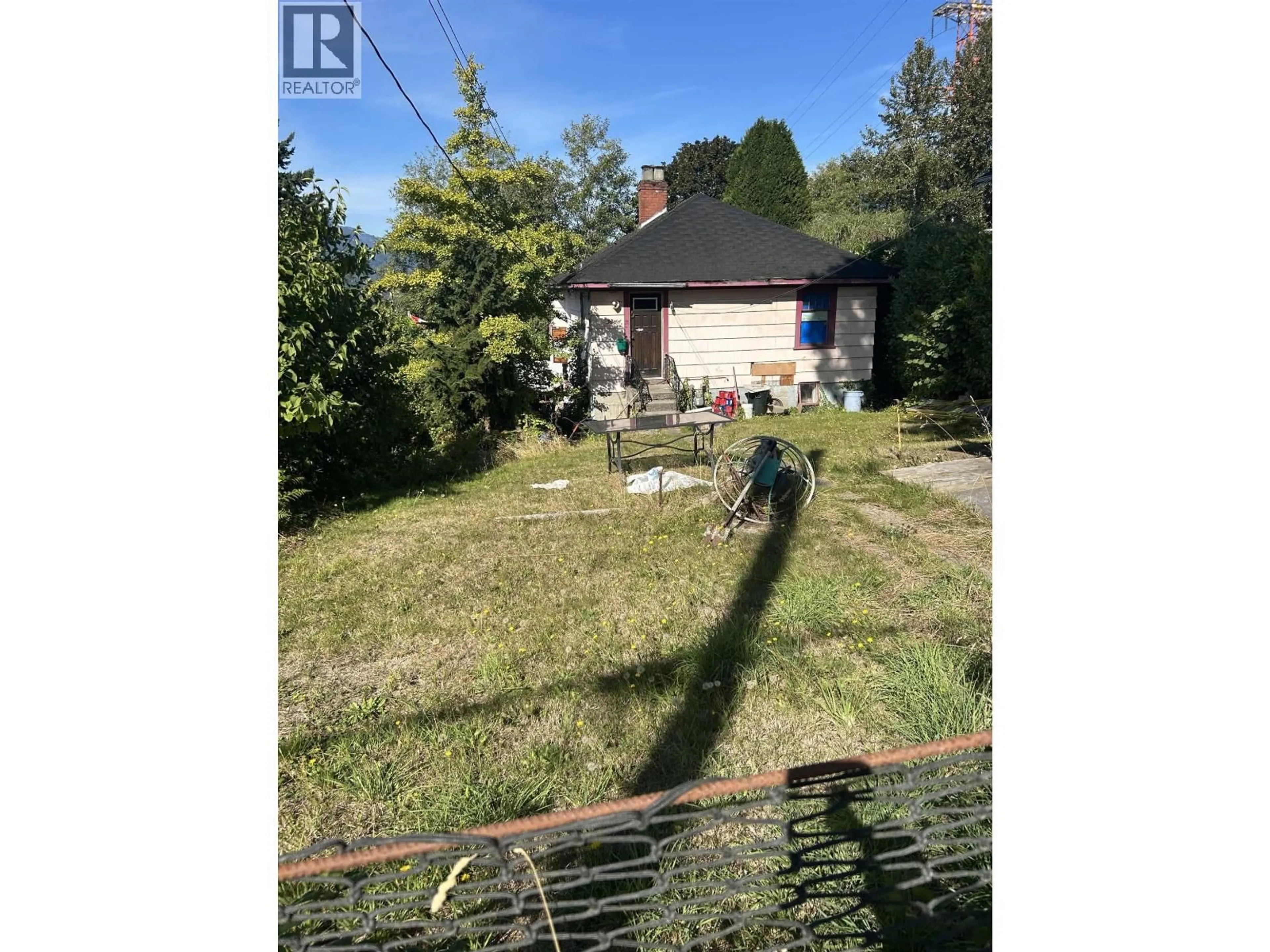 A pic from outside/outdoor area/front of a property/back of a property/a pic from drone, street for 3644 EDINBURGH STREET, Vancouver British Columbia V5K1B7