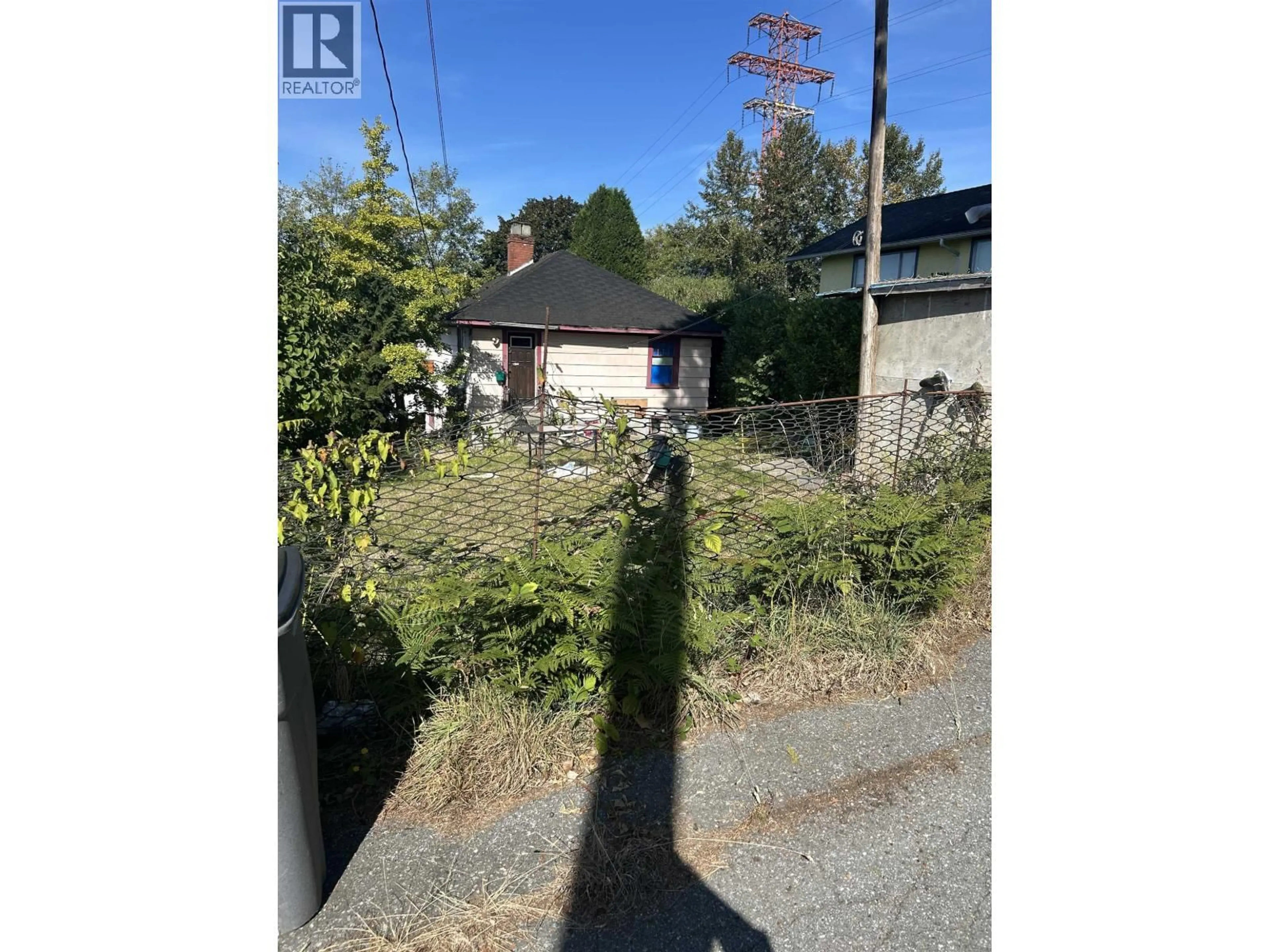 A pic from outside/outdoor area/front of a property/back of a property/a pic from drone, street for 3644 EDINBURGH STREET, Vancouver British Columbia V5K1B7