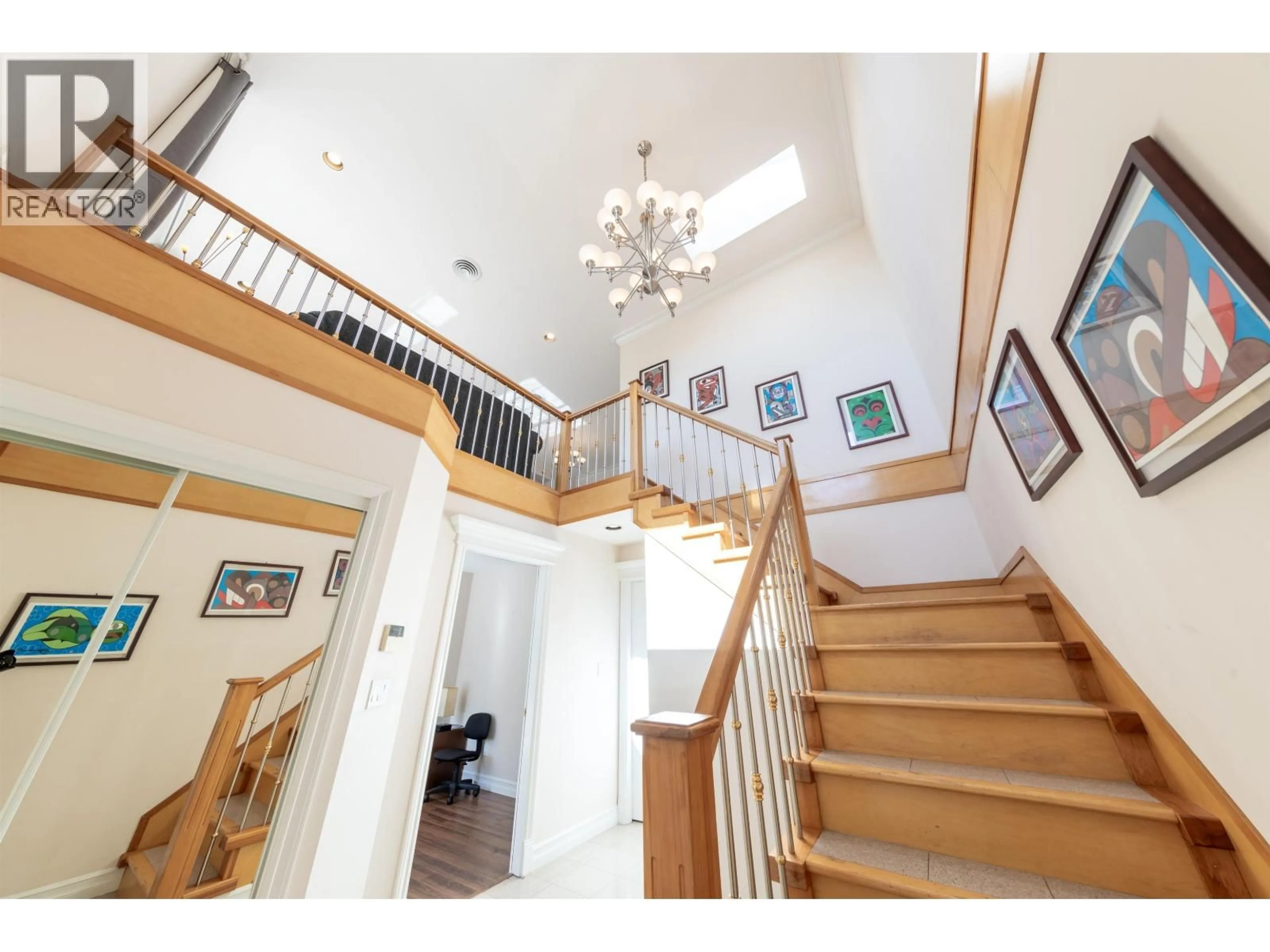 Indoor foyer for 3807 UNION STREET, Burnaby British Columbia V5C2W4